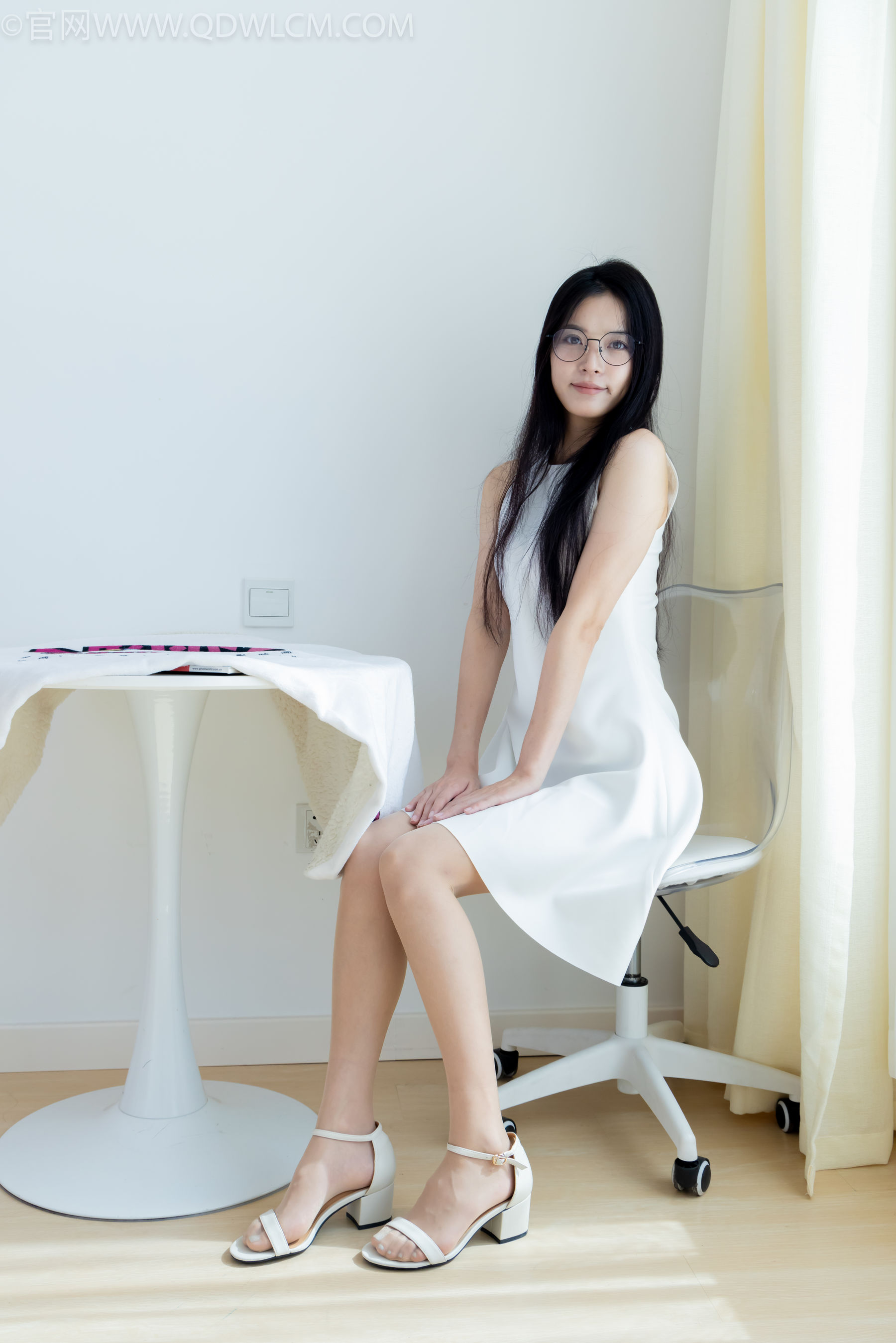 物恋传媒 No.2320 茯苓 - 凉鞋、薄肉丝、裸足、皮筋绑脚以及挠脚心剧情/(159P)