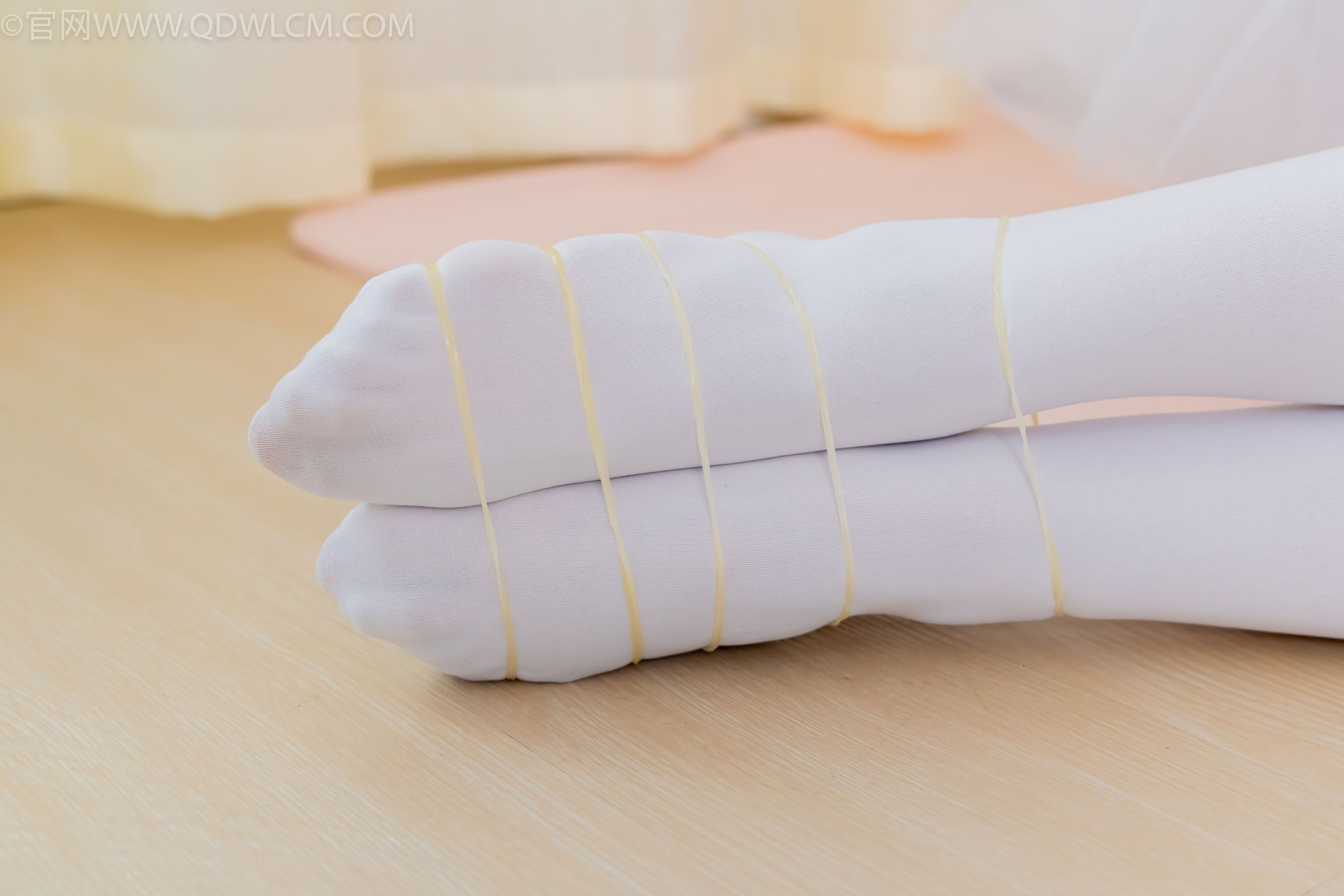 物恋传媒 No.2307 泡泡 - 芭蕾鞋、厚白丝、芭蕾动作、皮筋绑脚剧情/(166P)