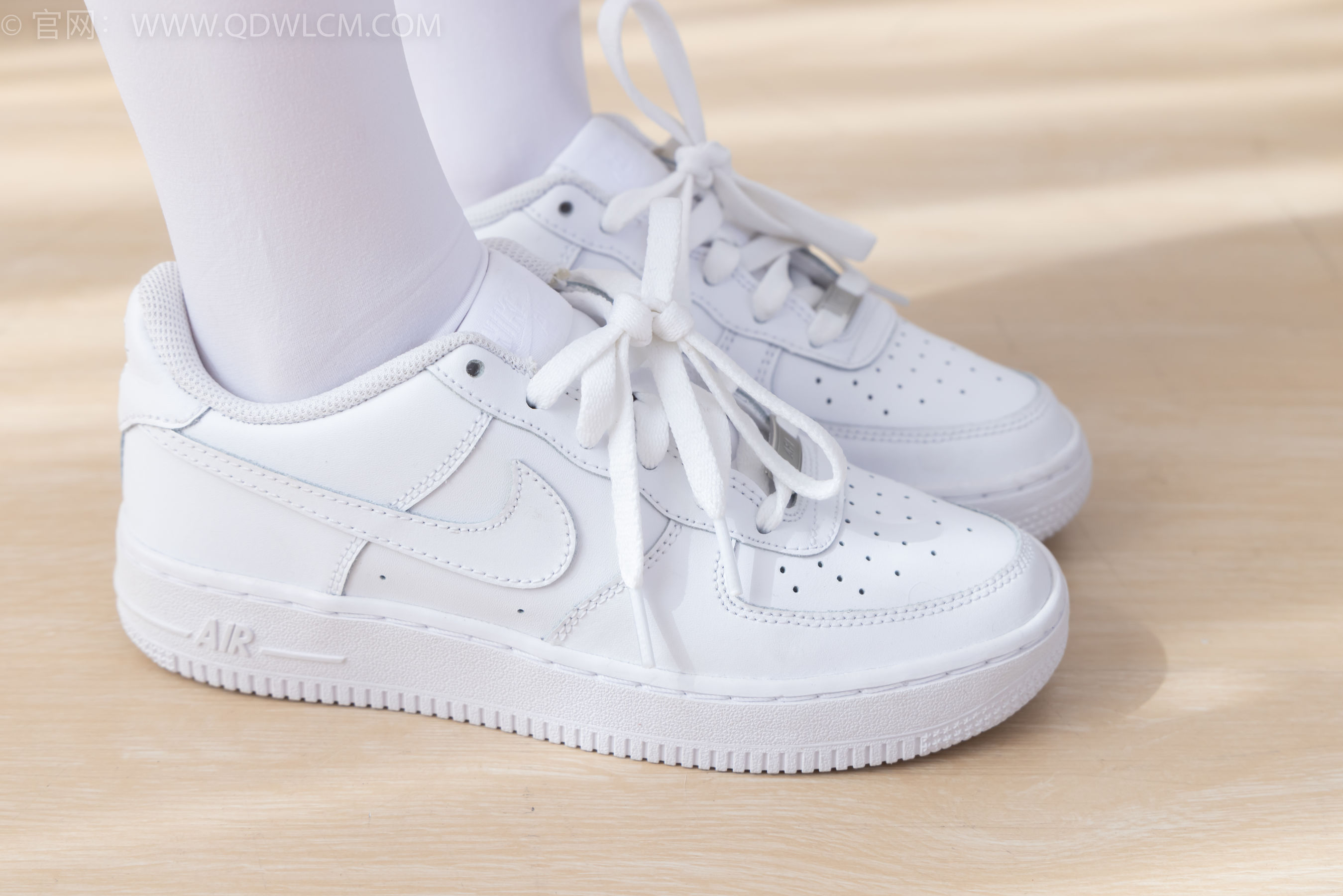 物恋传媒 No.2317 闪闪 - 板鞋、厚白丝、jk制服/(160P)