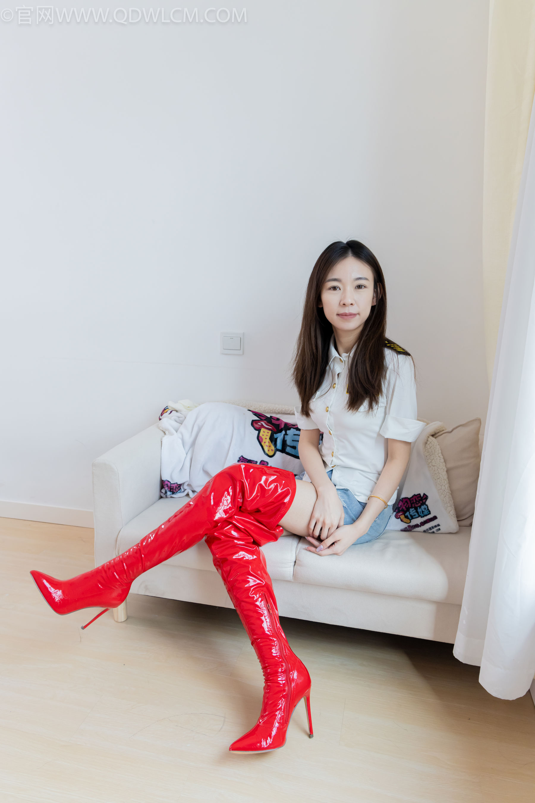 物恋传媒 No.2309 婷婷 - 高跟长靴、白棉袜、裸足/(173P)