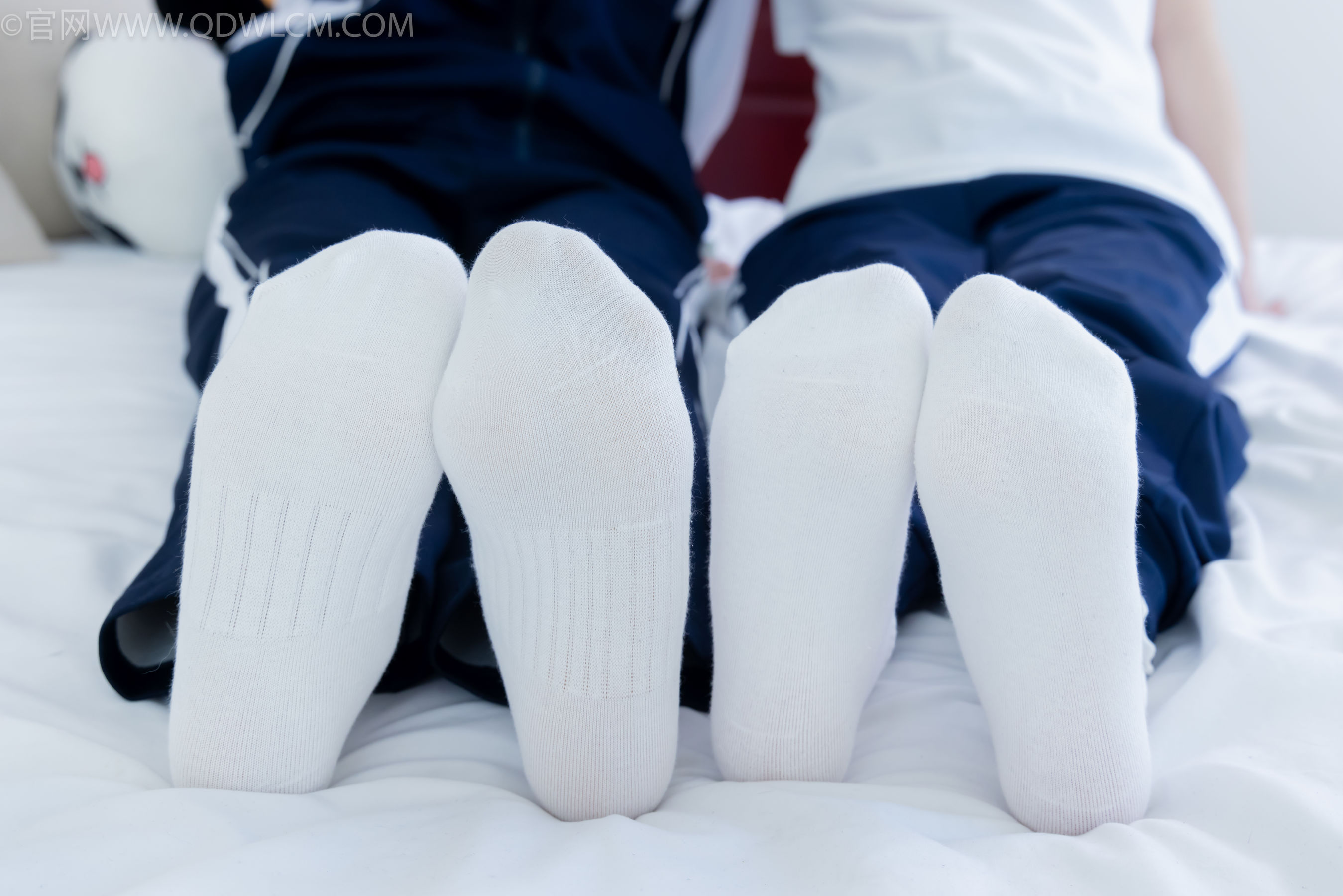 物恋传媒 No.2322 闪闪&青柠 - 帆布鞋、白棉袜、青柠薄肉丝、闪闪薄白丝/(168P)