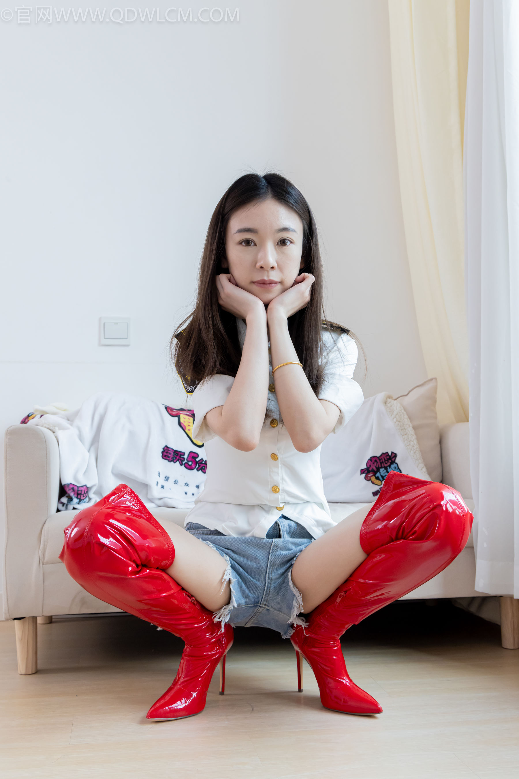 物恋传媒 No.2309 婷婷 - 高跟长靴、白棉袜、裸足/(173P)