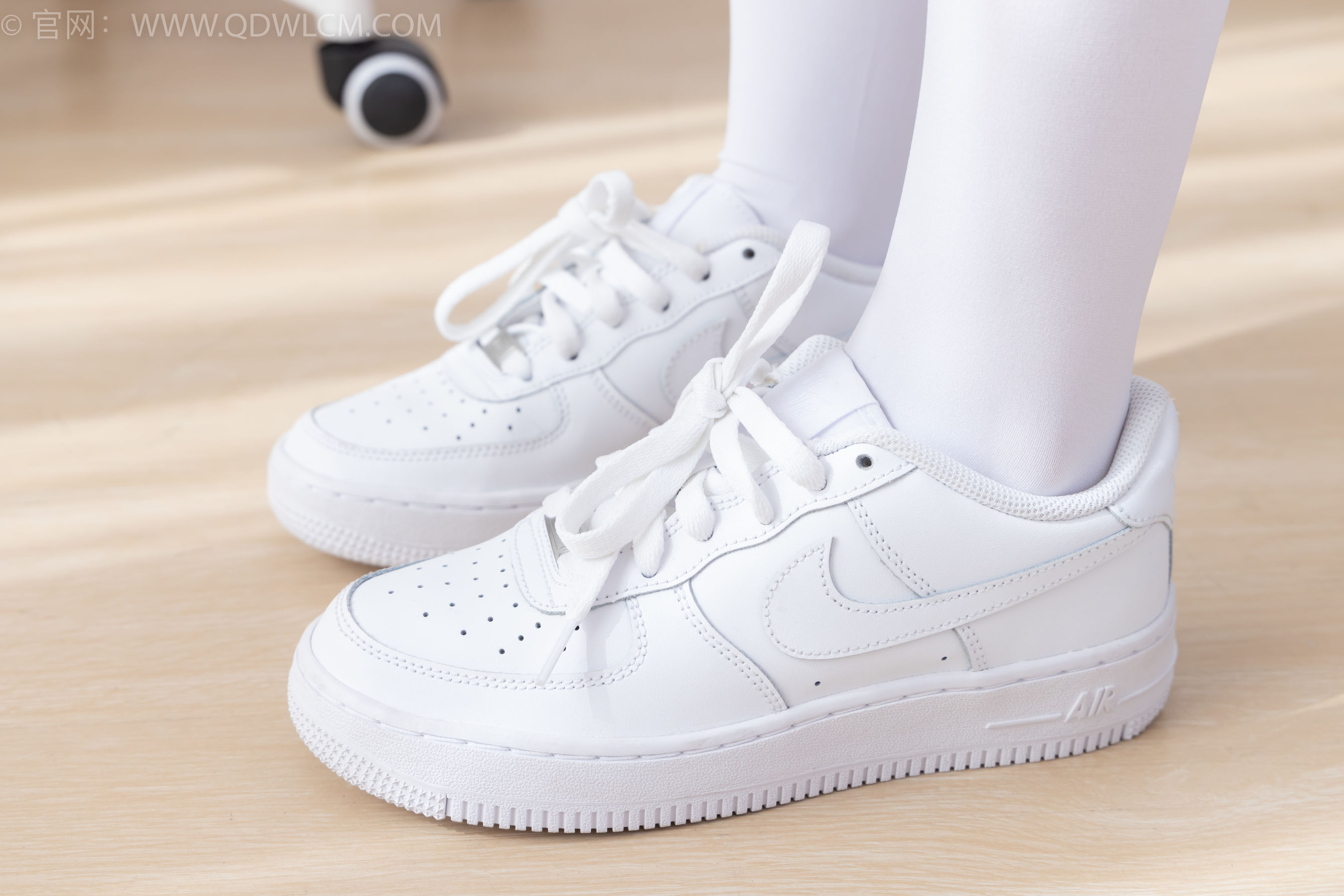 物恋传媒 No.2317 闪闪 - 板鞋、厚白丝、jk制服/(160P)