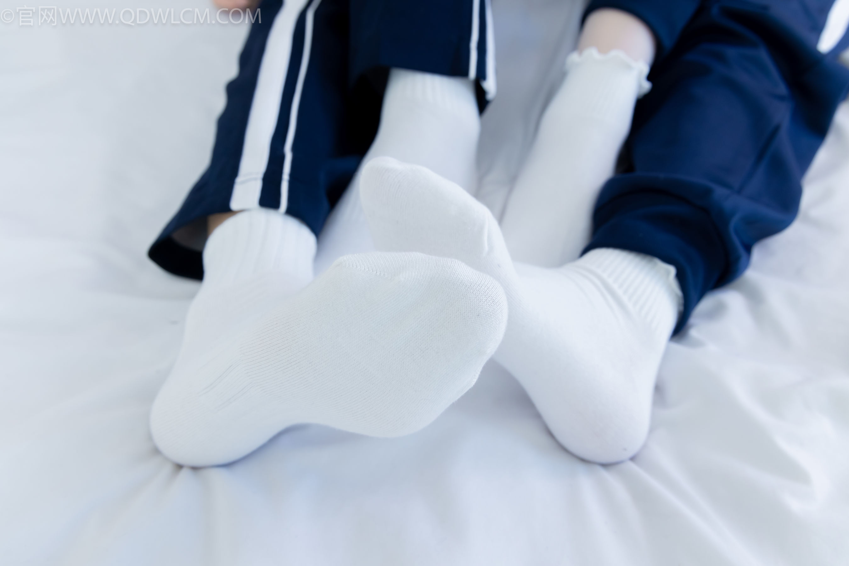 物恋传媒 No.2322 闪闪&青柠 - 帆布鞋、白棉袜、青柠薄肉丝、闪闪薄白丝/(168P)