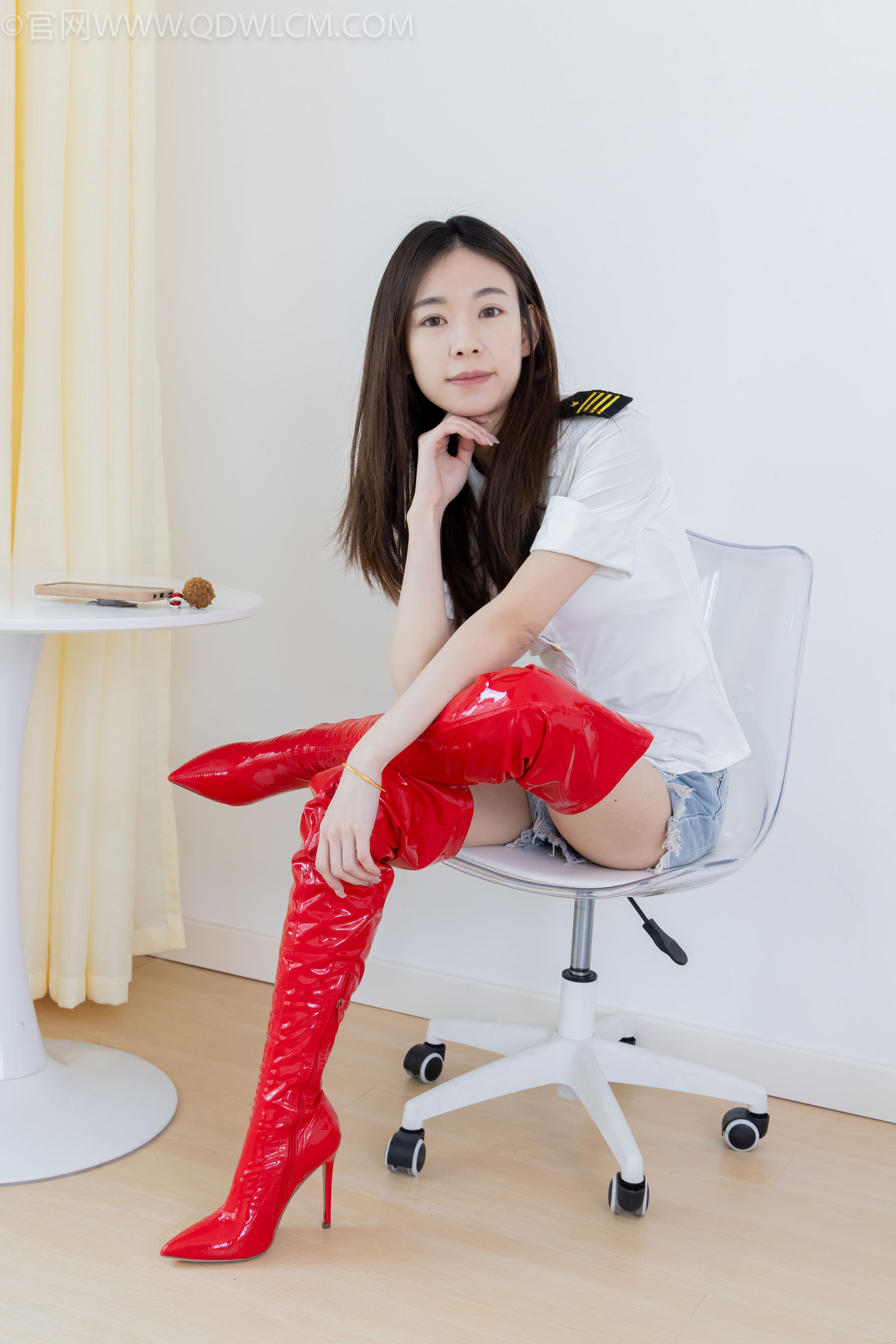 物恋传媒 No.2309 婷婷 - 高跟长靴、白棉袜、裸足/(173P)