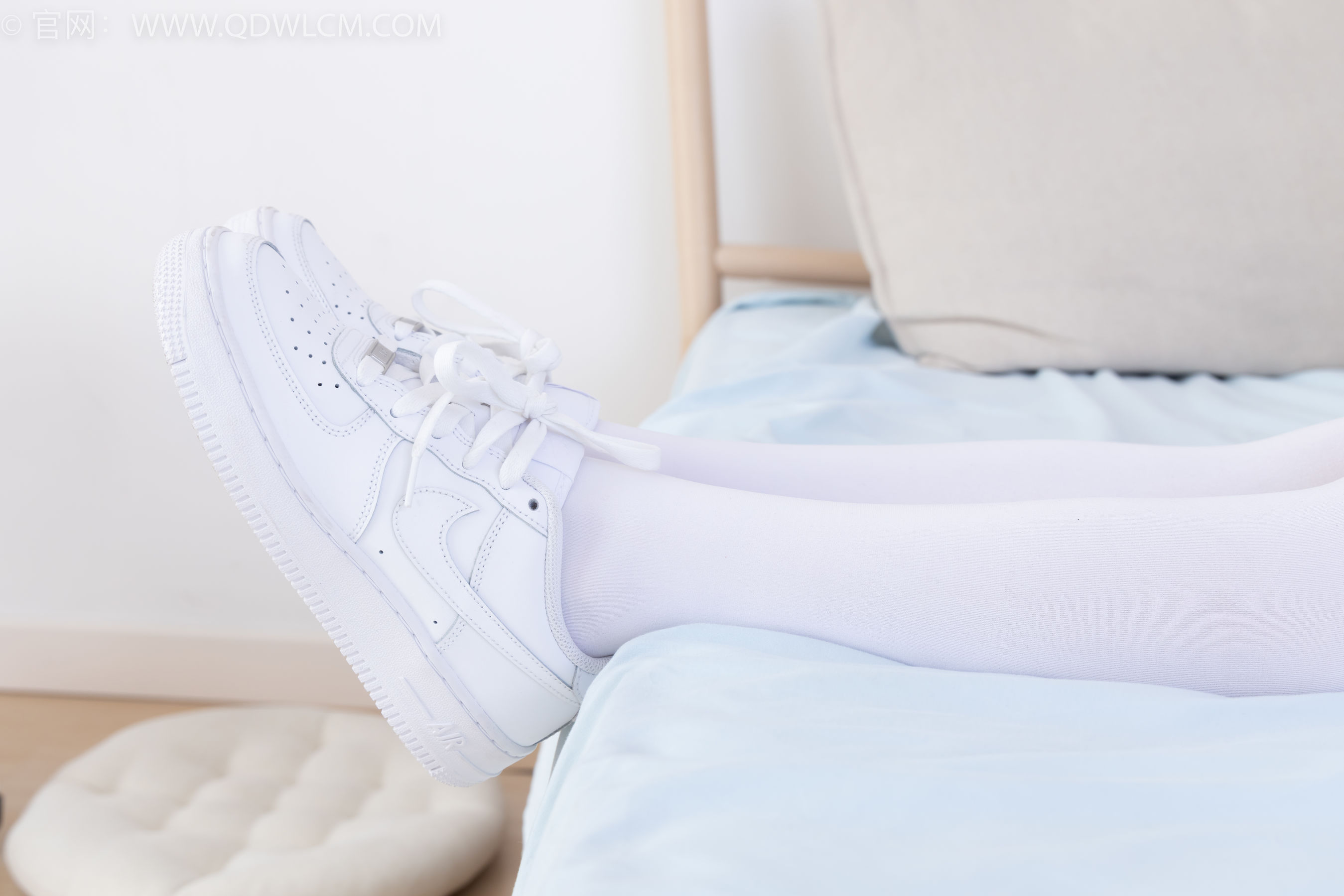 物恋传媒 No.2317 闪闪 - 板鞋、厚白丝、jk制服/(160P)