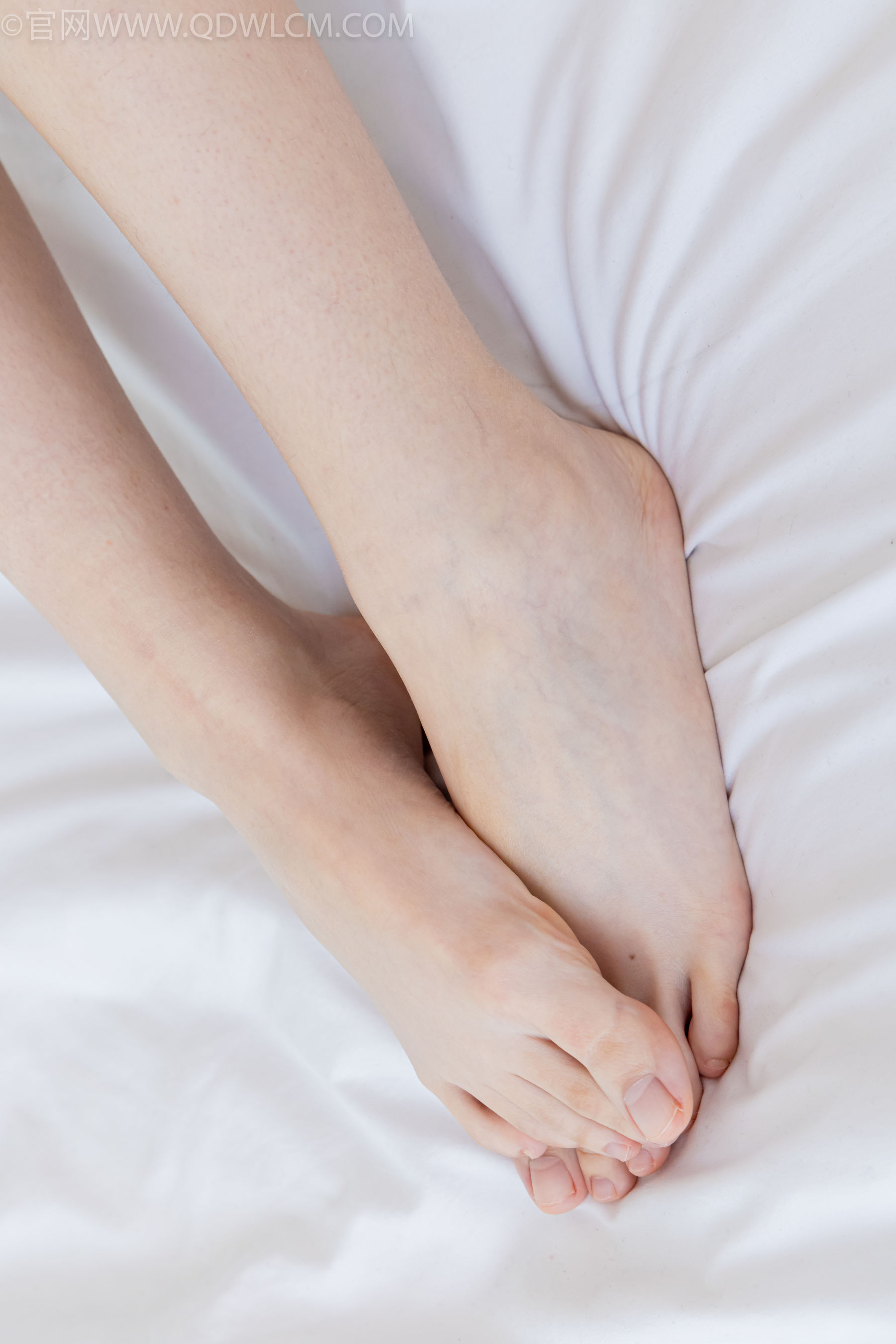 物恋传媒 No.2309 婷婷 - 高跟长靴、白棉袜、裸足/(173P)