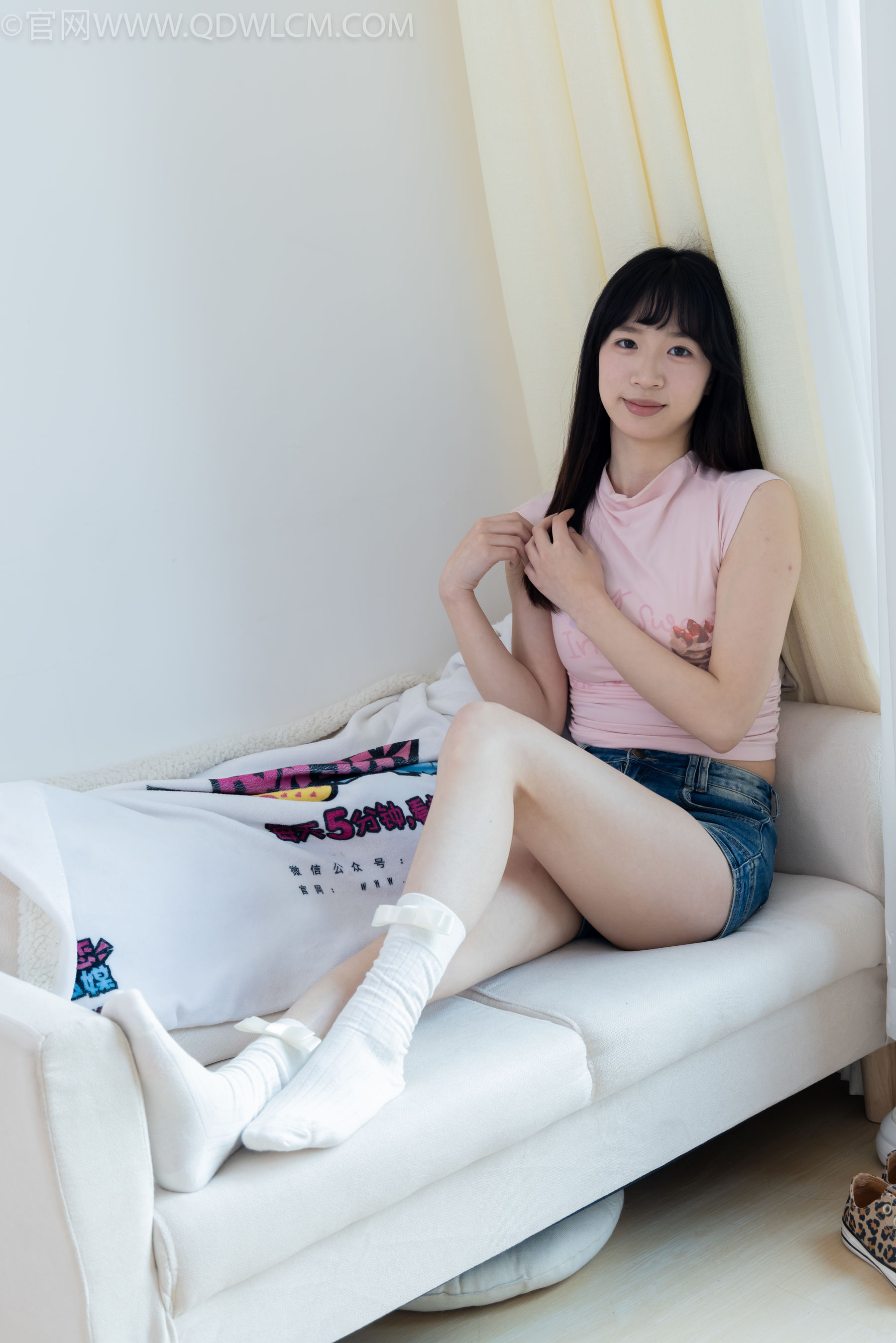 物恋传媒 No.2319 小左 - 帆布鞋、白棉袜、裸足/(155P)