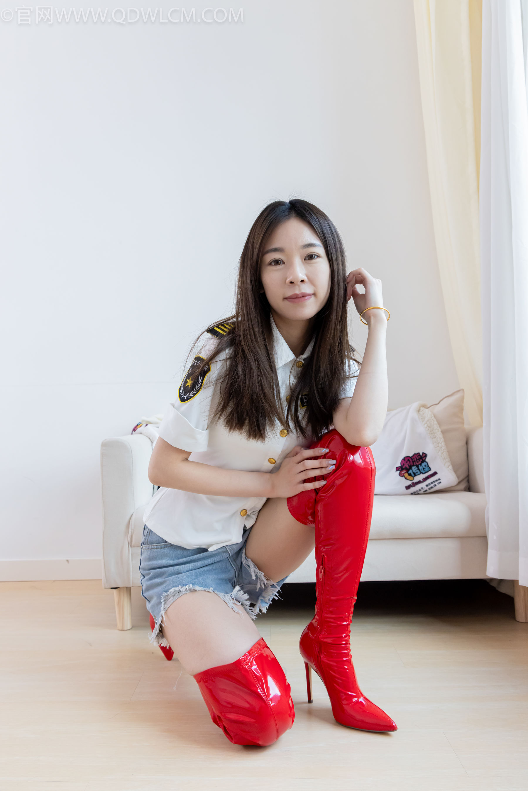 物恋传媒 No.2309 婷婷 - 高跟长靴、白棉袜、裸足/(173P)