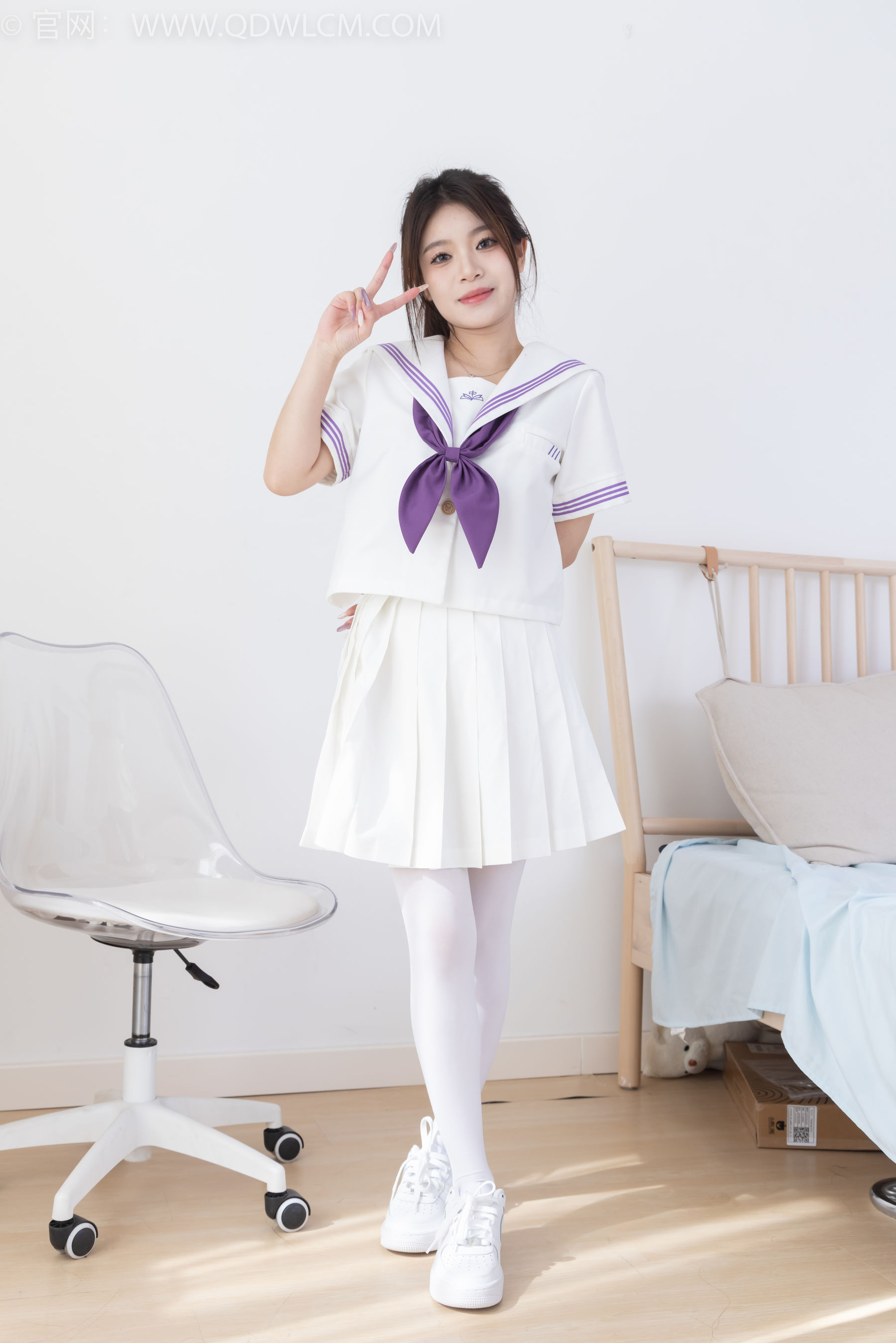 物恋传媒 No.2317 闪闪 - 板鞋、厚白丝、jk制服/(160P)