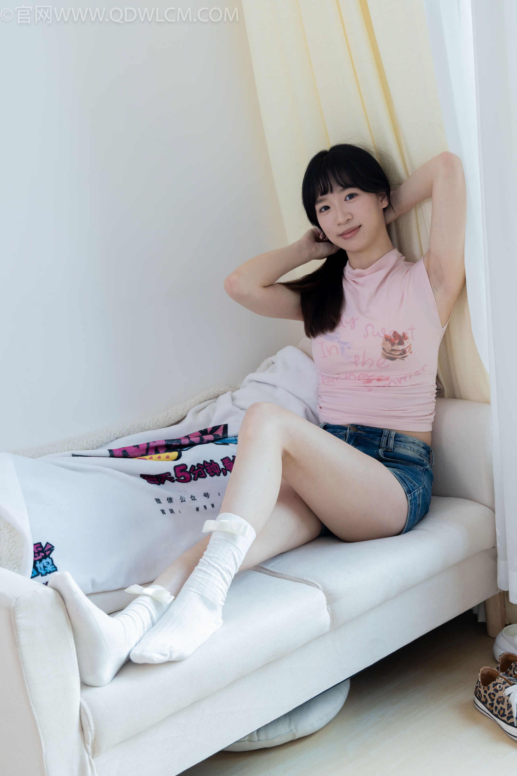 物恋传媒 No.2319 小左 - 帆布鞋、白棉袜、裸足/(155P)