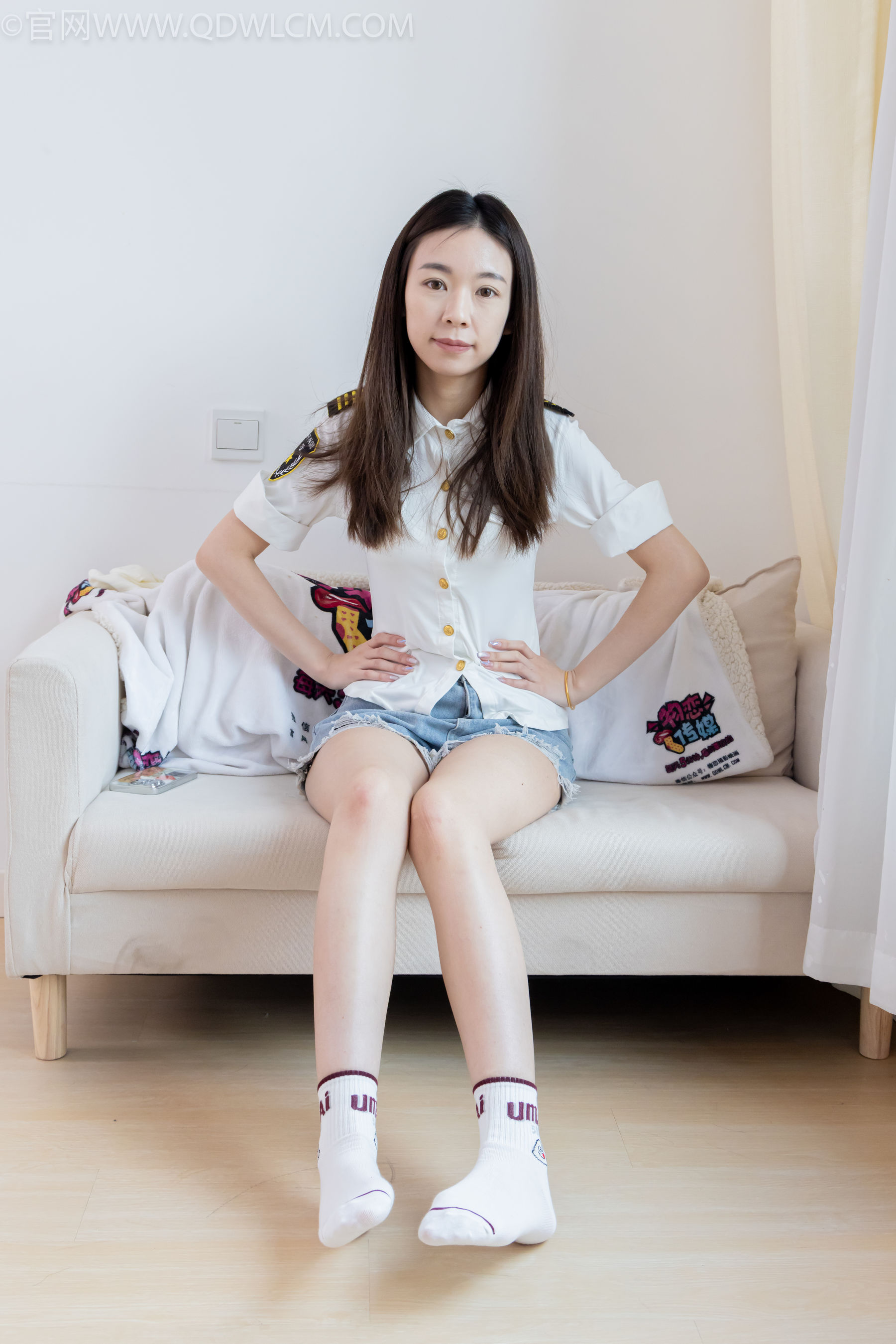 物恋传媒 No.2309 婷婷 - 高跟长靴、白棉袜、裸足/(173P)