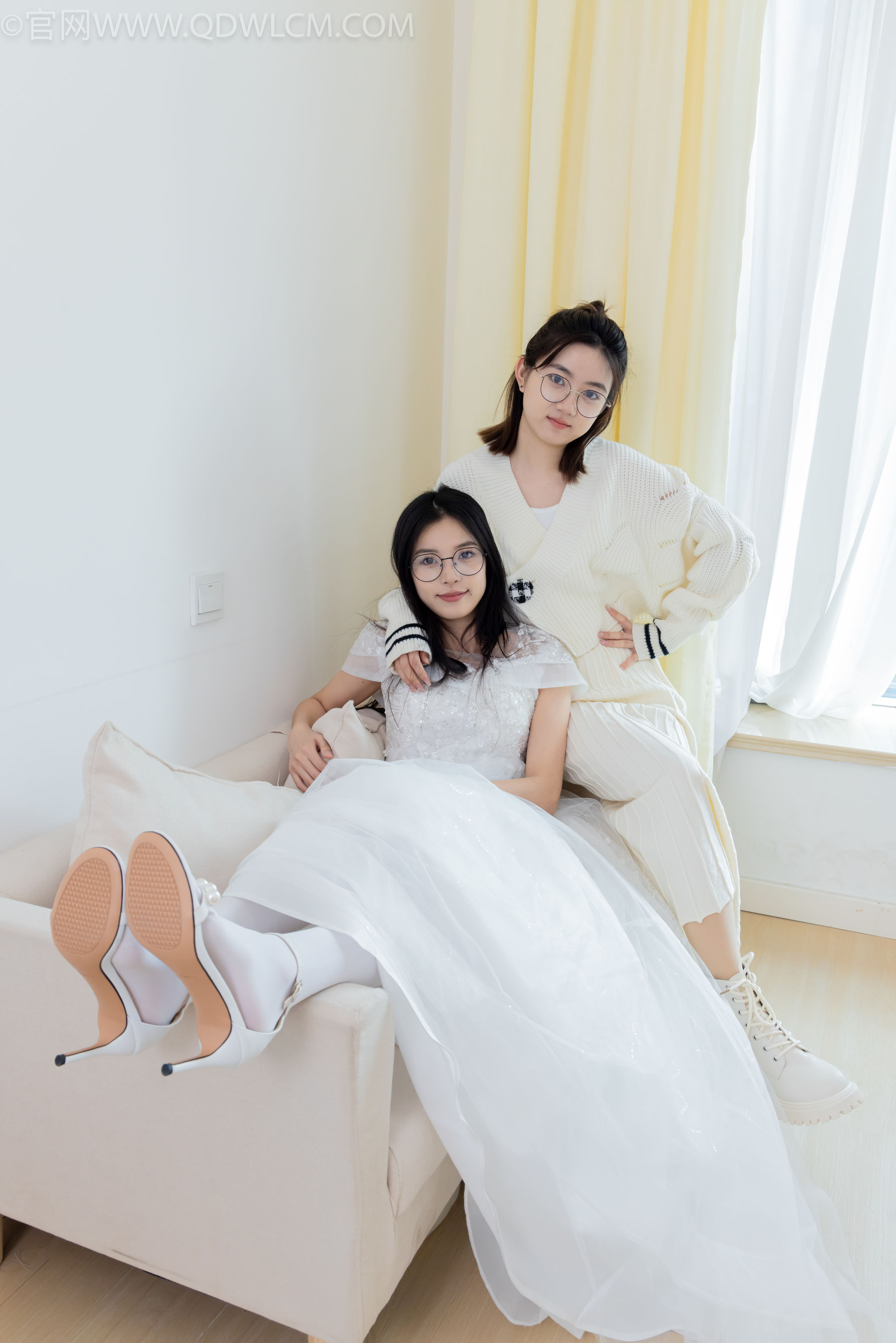 物恋传媒 No.2308 茯苓&欢欢 - 高跟鞋、马丁靴、厚白丝、厚肉丝、瑜伽动作、婚纱/(154P)