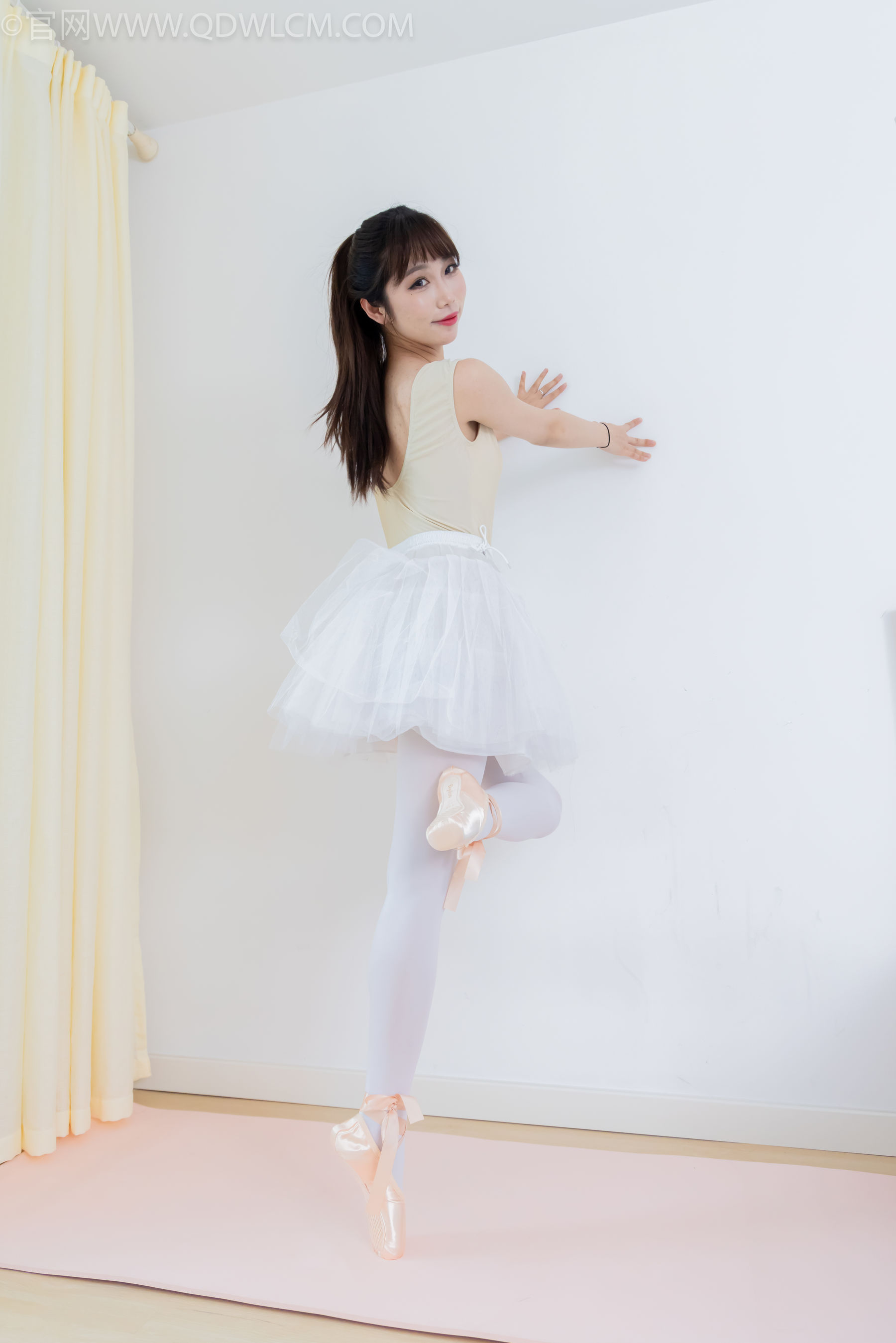 物恋传媒 No.2307 泡泡 - 芭蕾鞋、厚白丝、芭蕾动作、皮筋绑脚剧情/(166P)