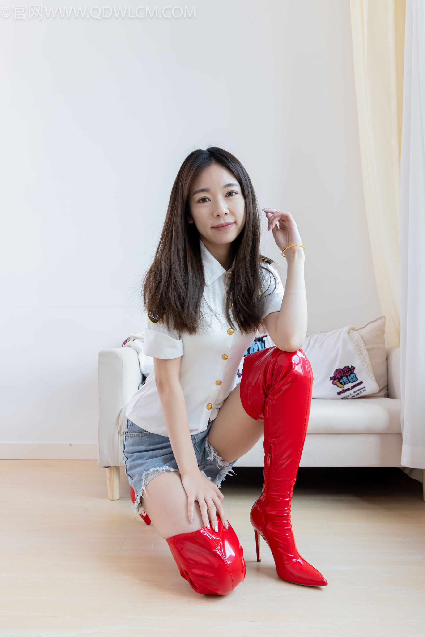 物恋传媒 No.2309 婷婷 - 高跟长靴、白棉袜、裸足/(173P)