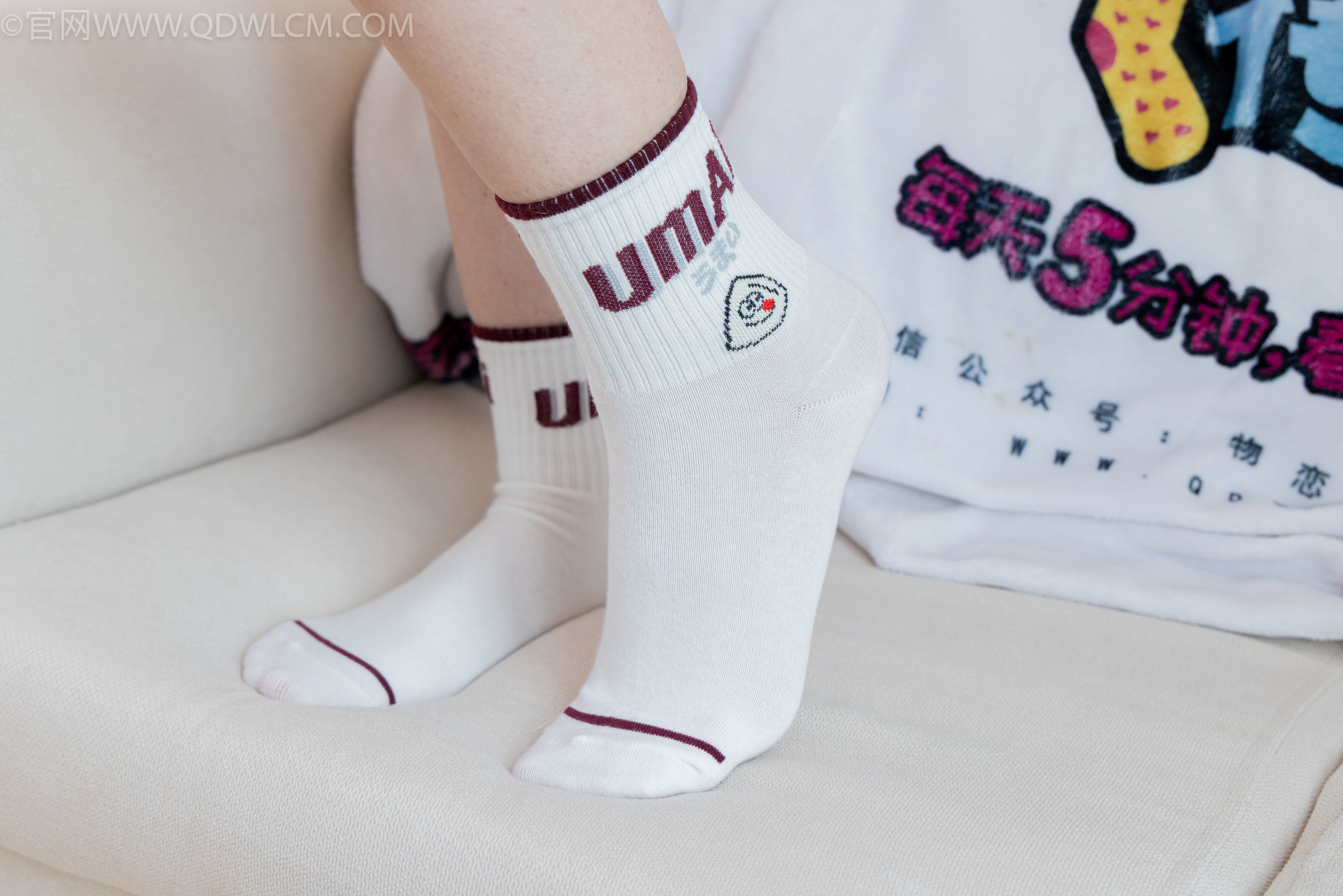 物恋传媒 No.2309 婷婷 - 高跟长靴、白棉袜、裸足/(173P)