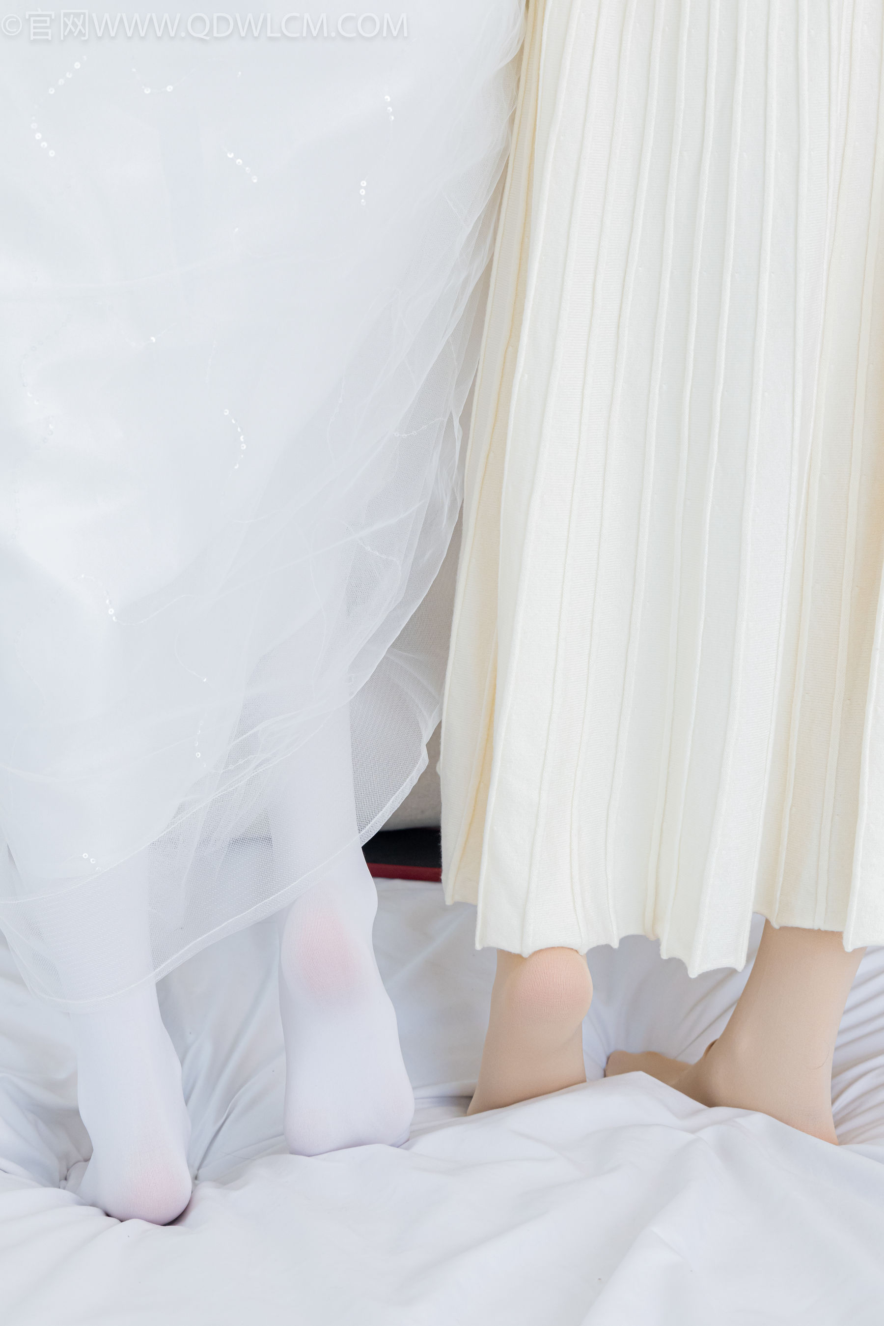 物恋传媒 No.2308 茯苓&欢欢 - 高跟鞋、马丁靴、厚白丝、厚肉丝、瑜伽动作、婚纱/(154P)