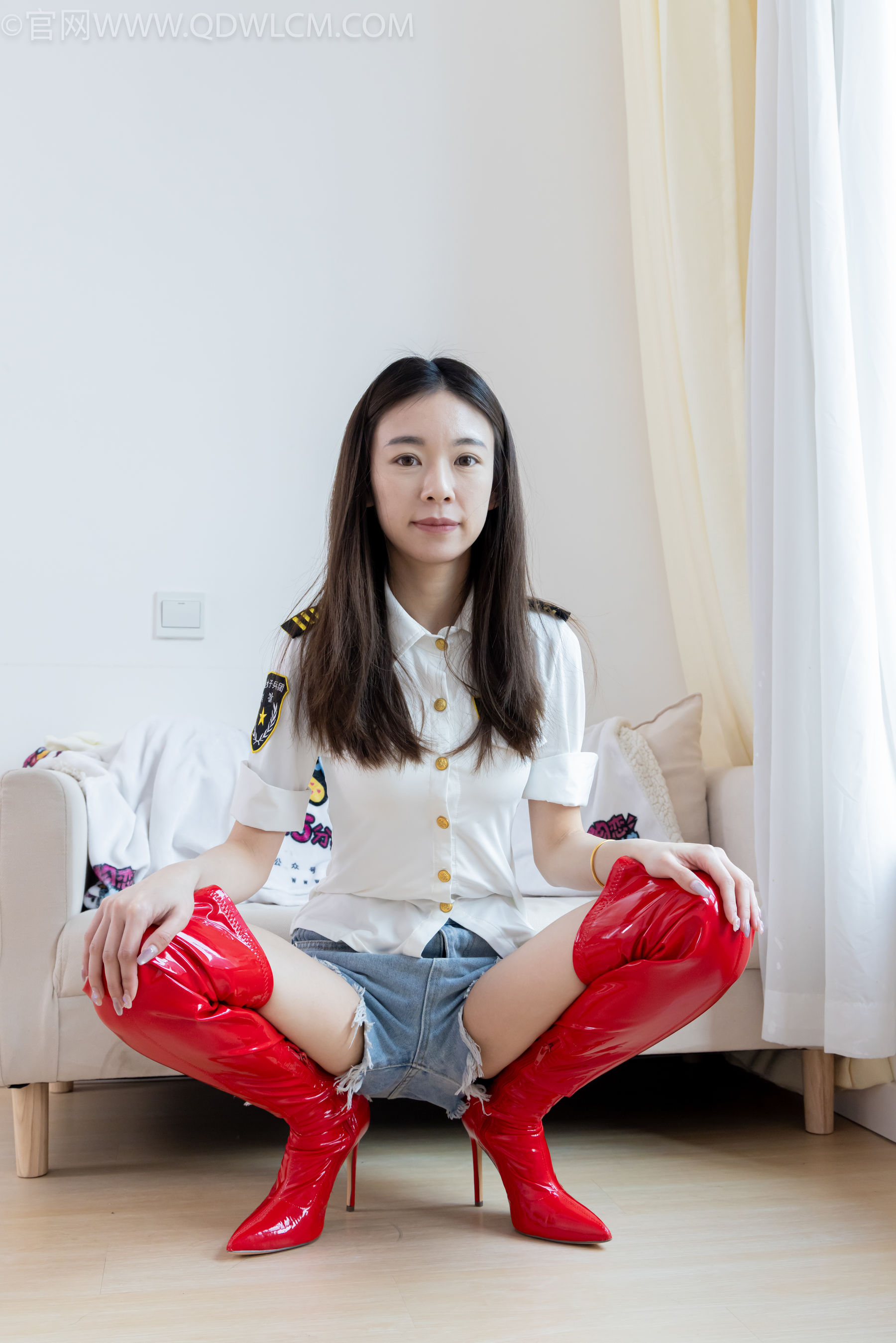 物恋传媒 No.2309 婷婷 - 高跟长靴、白棉袜、裸足/(173P)