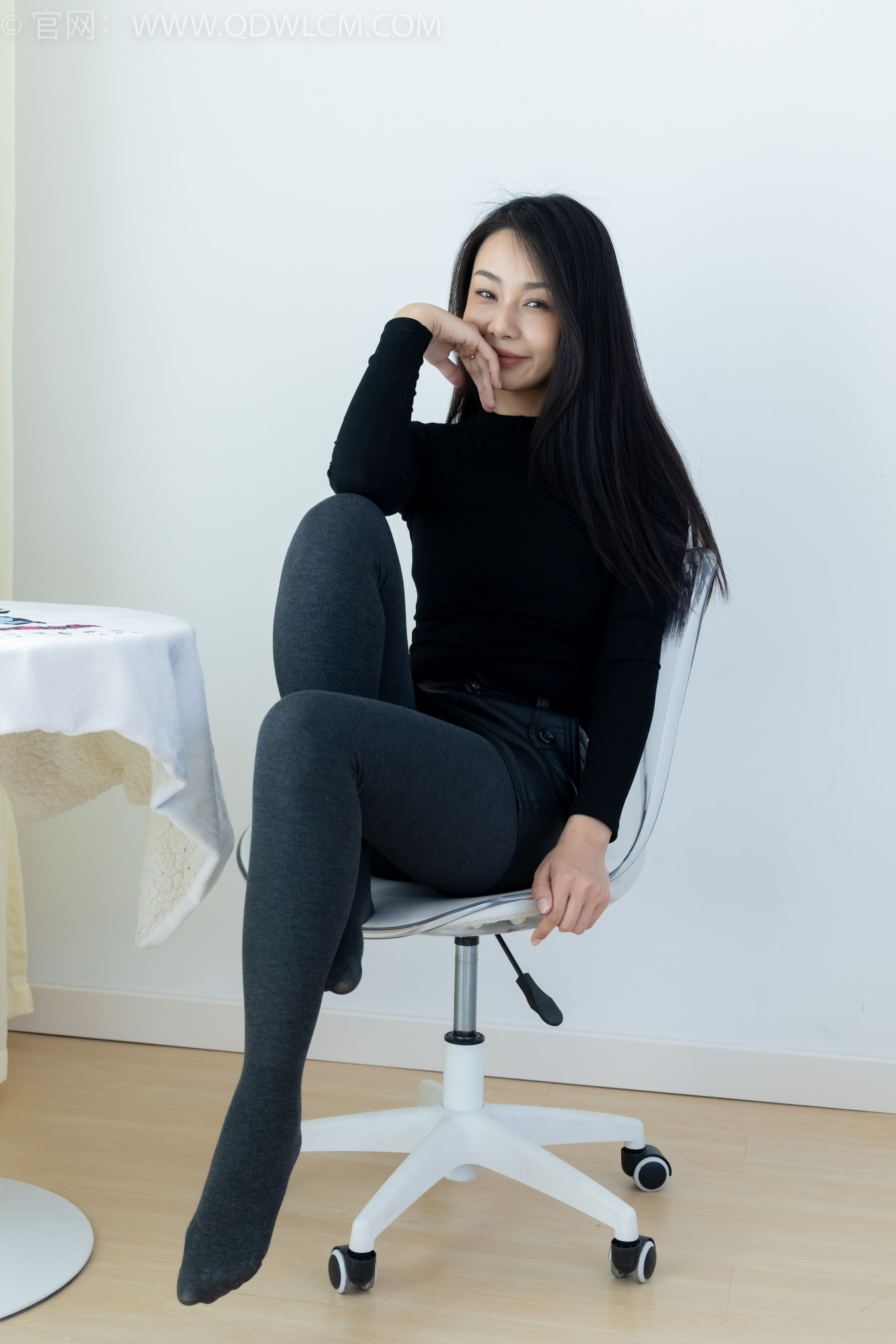 物恋传媒 No.2313 岚岚 - 高跟鞋、厚灰丝/(180P)