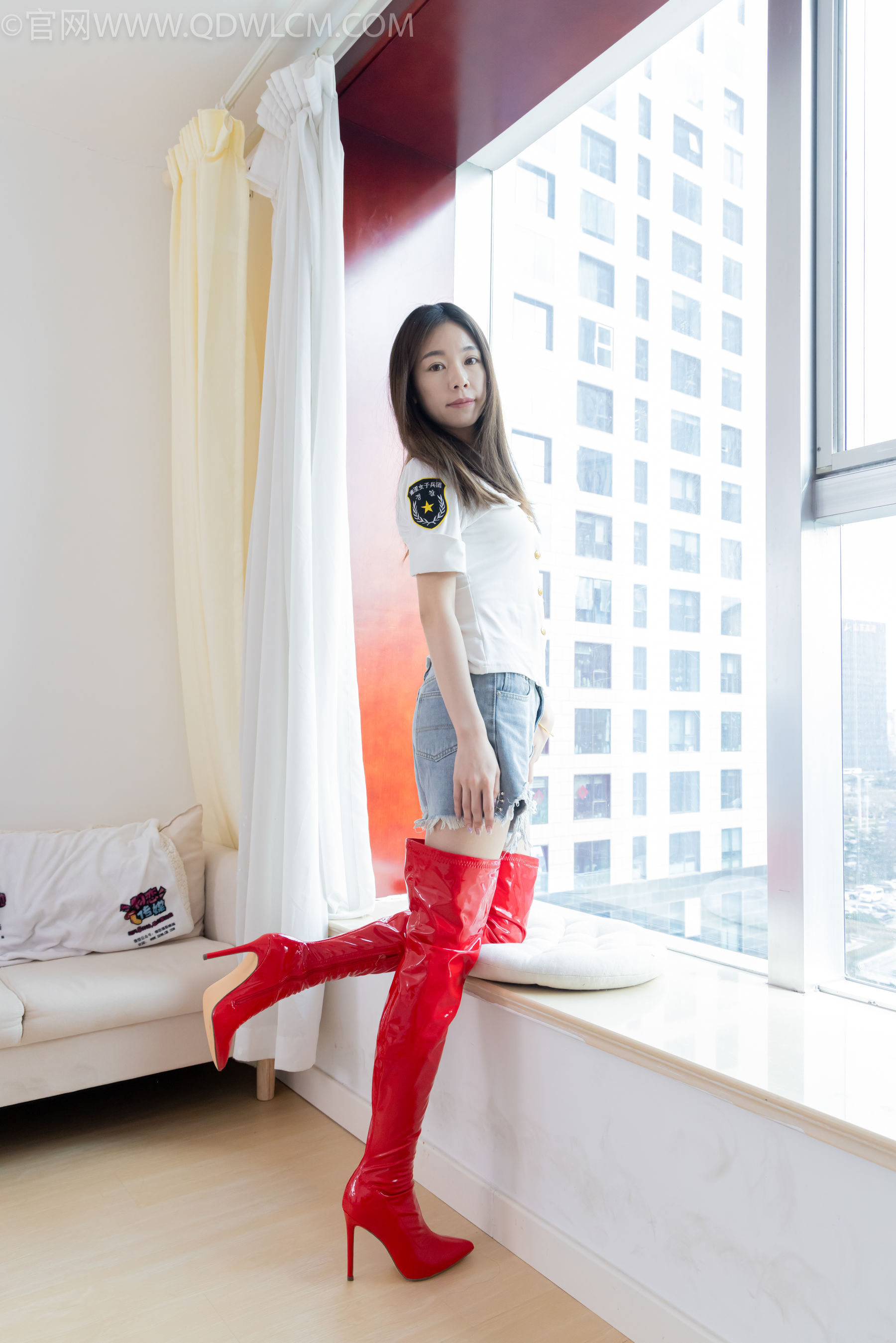 物恋传媒 No.2309 婷婷 - 高跟长靴、白棉袜、裸足/(173P)