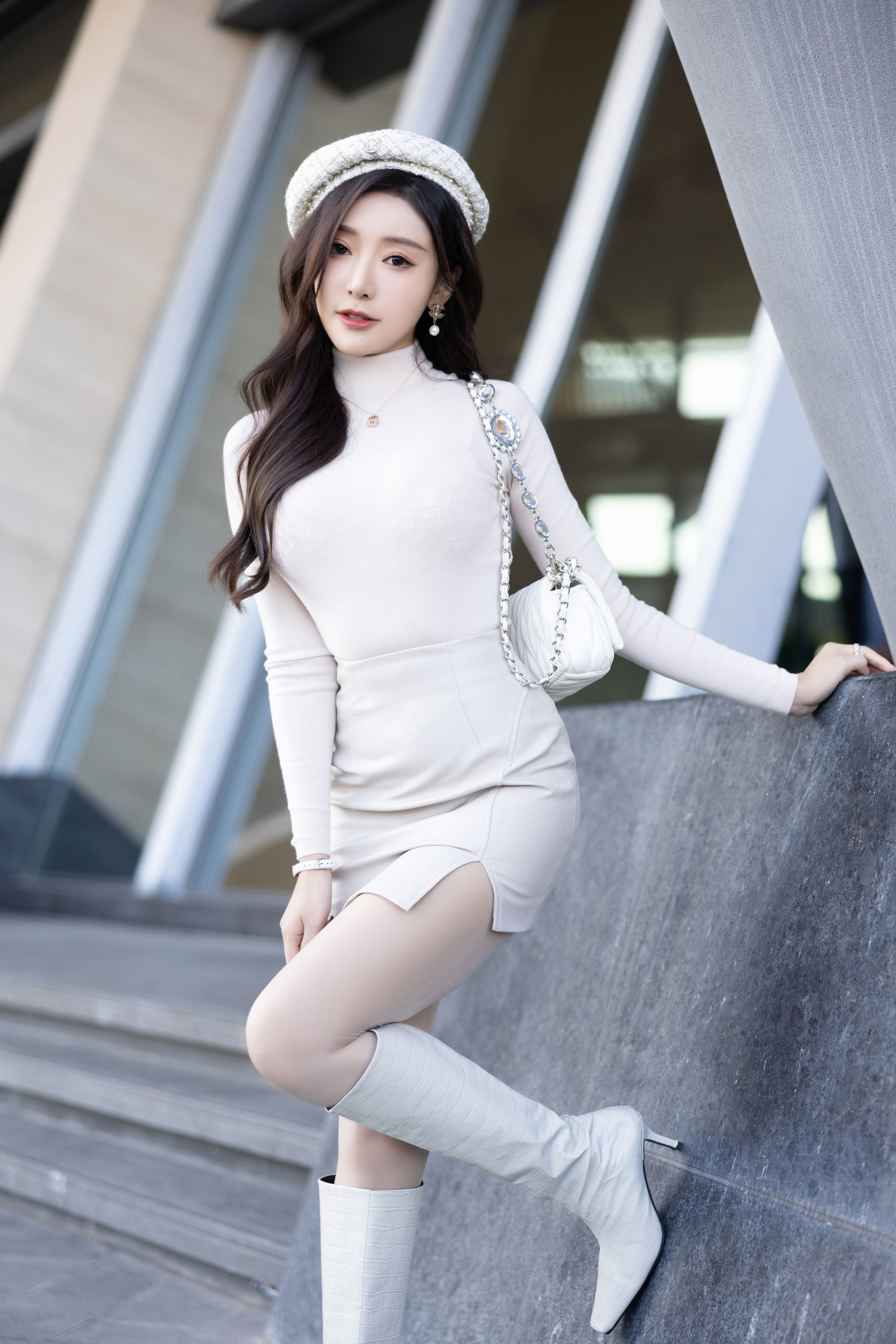 王馨瑶 - 毛衣皮裙/(112P)