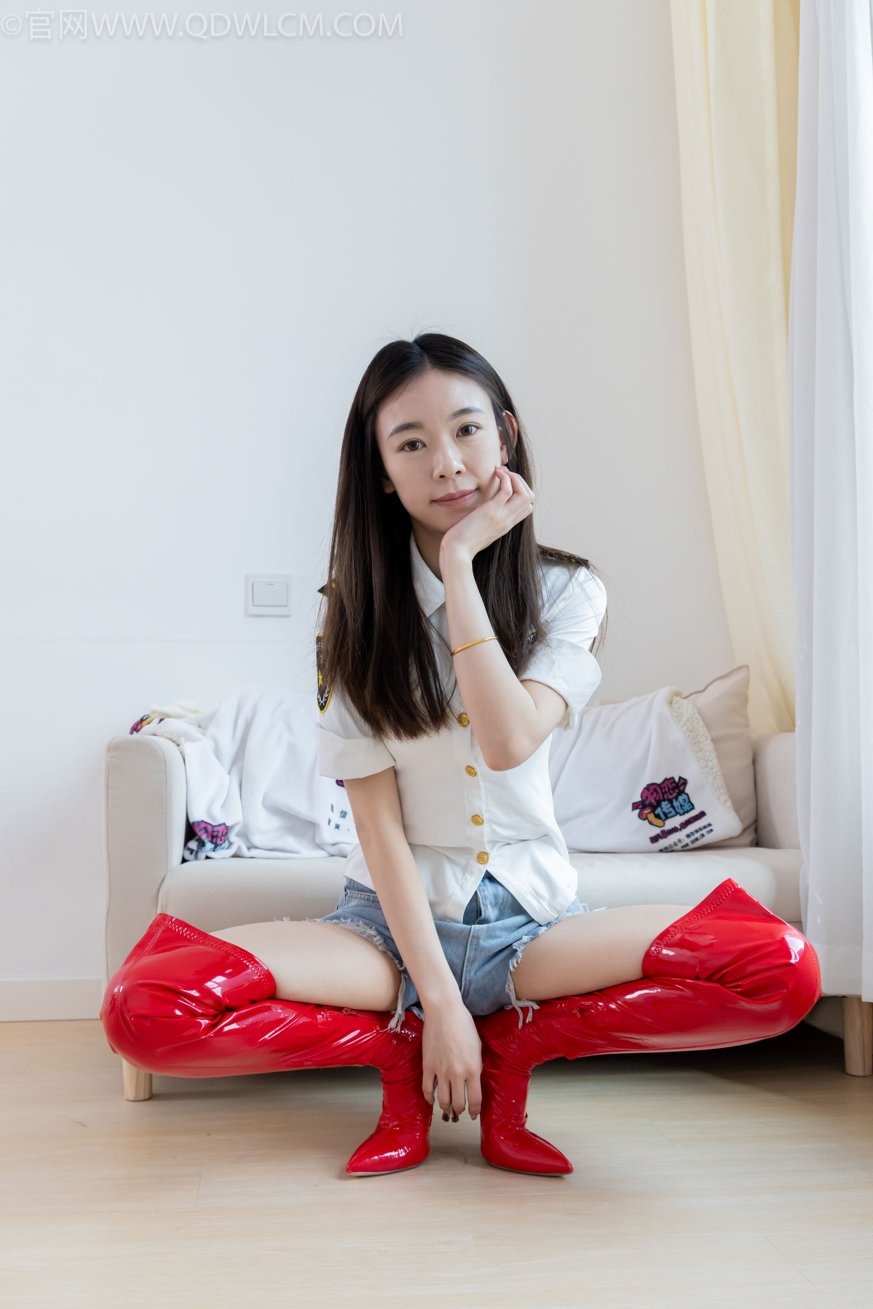 物恋传媒 No.2309 婷婷 - 高跟长靴、白棉袜、裸足/(173P)