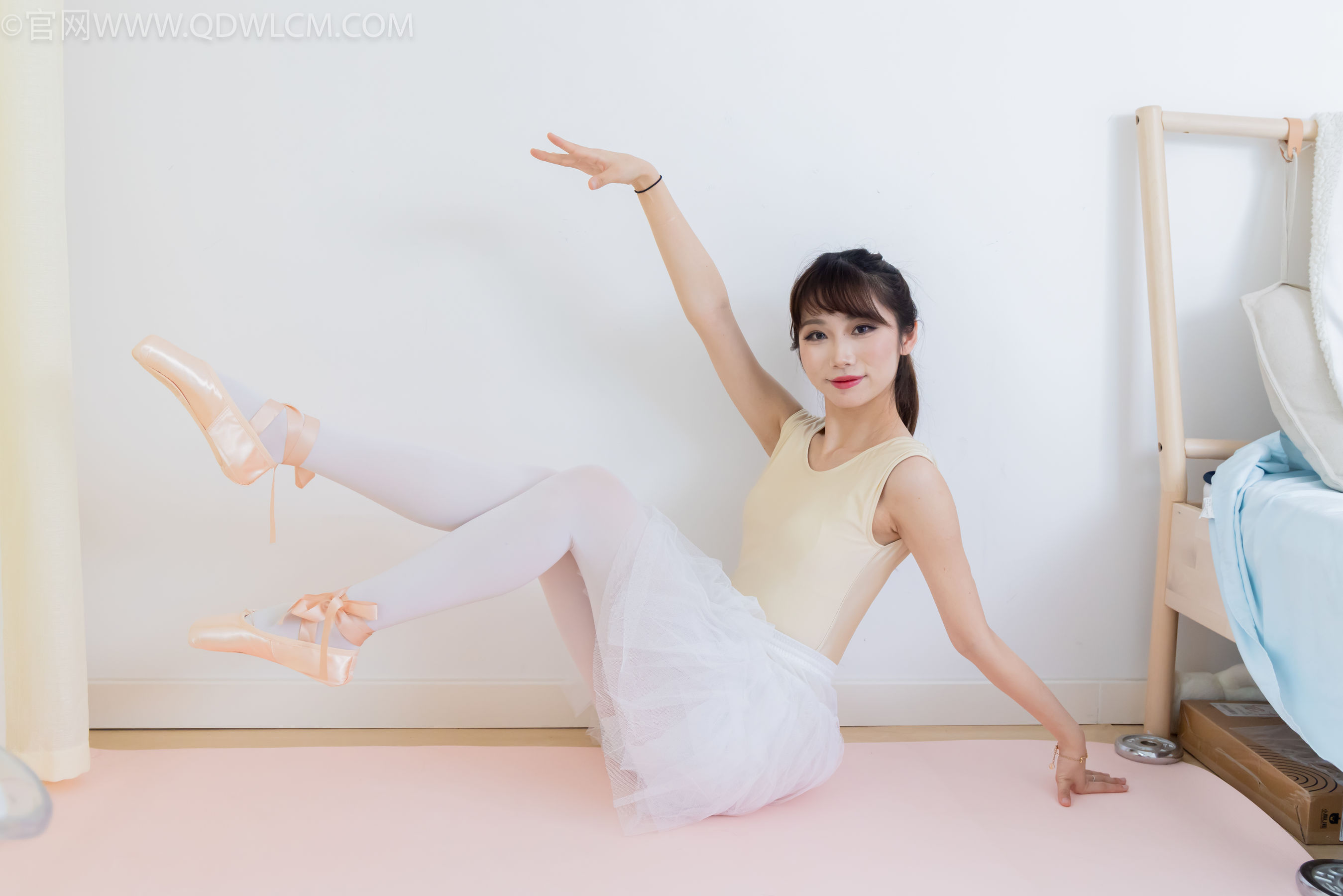 物恋传媒 No.2307 泡泡 - 芭蕾鞋、厚白丝、芭蕾动作、皮筋绑脚剧情/(166P)