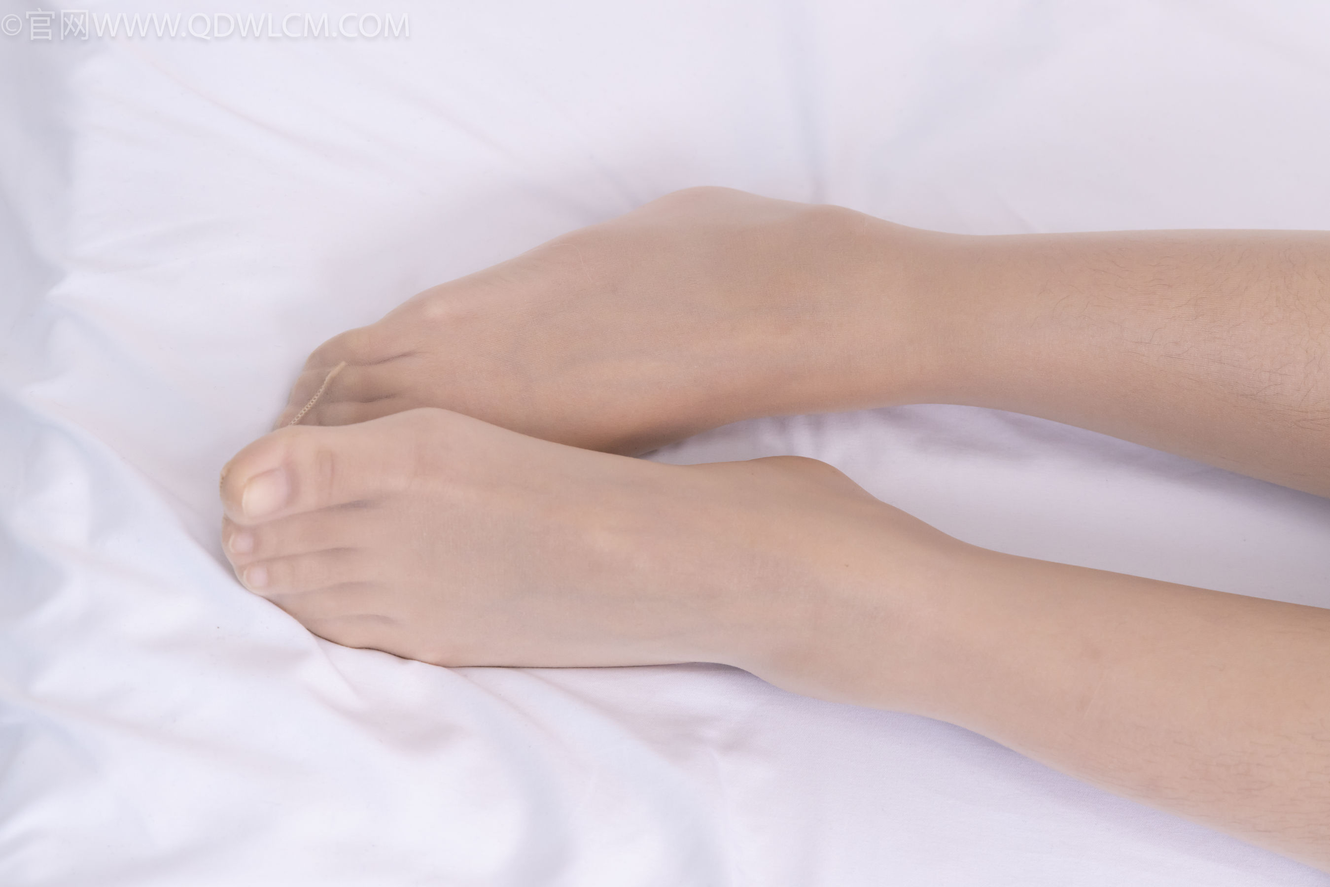 物恋传媒 No.2321 岚岚 - 高跟凉鞋、薄肉丝、抹婴儿油以及踩香蕉剧情/(160P)