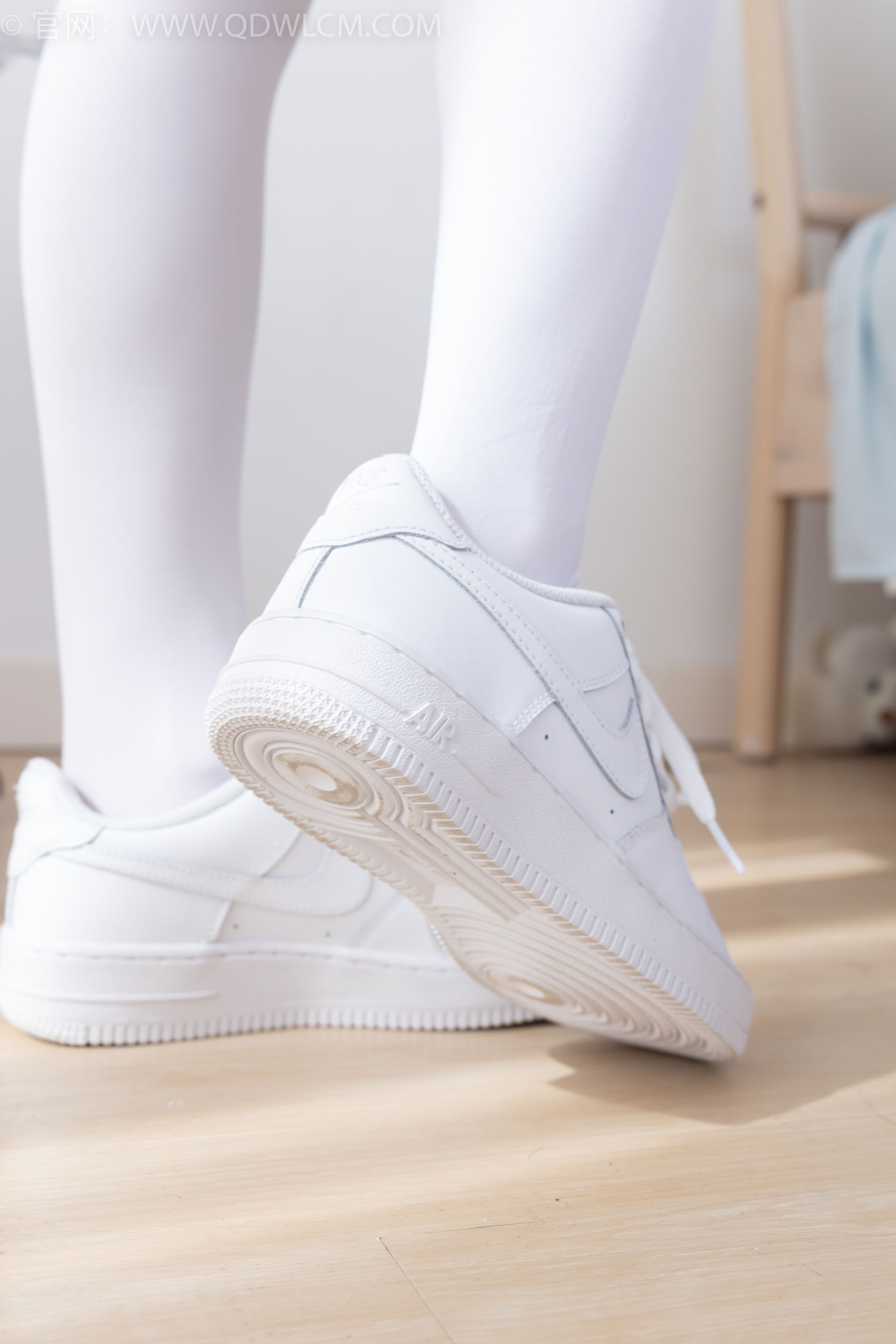 物恋传媒 No.2317 闪闪 - 板鞋、厚白丝、jk制服/(160P)