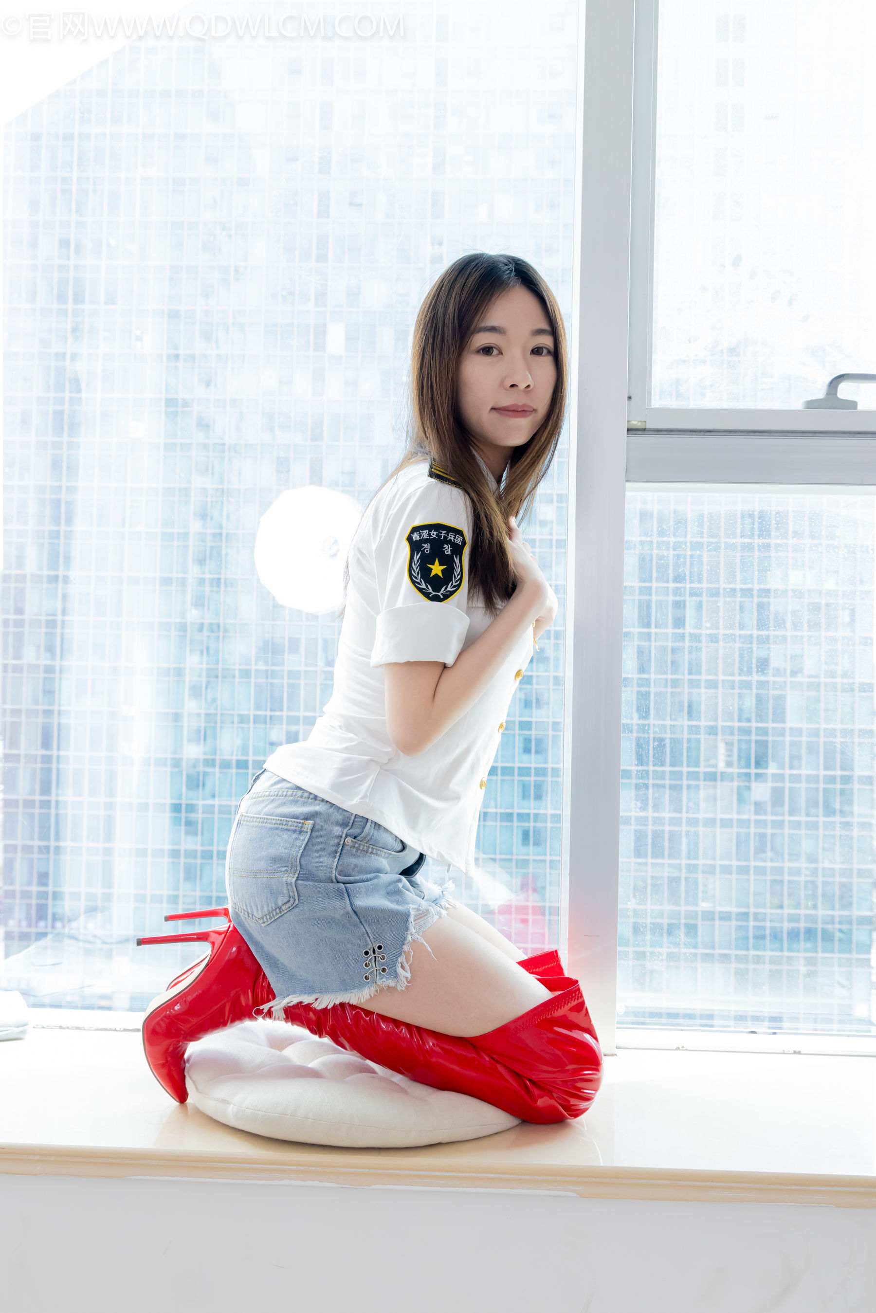 物恋传媒 No.2309 婷婷 - 高跟长靴、白棉袜、裸足/(173P)