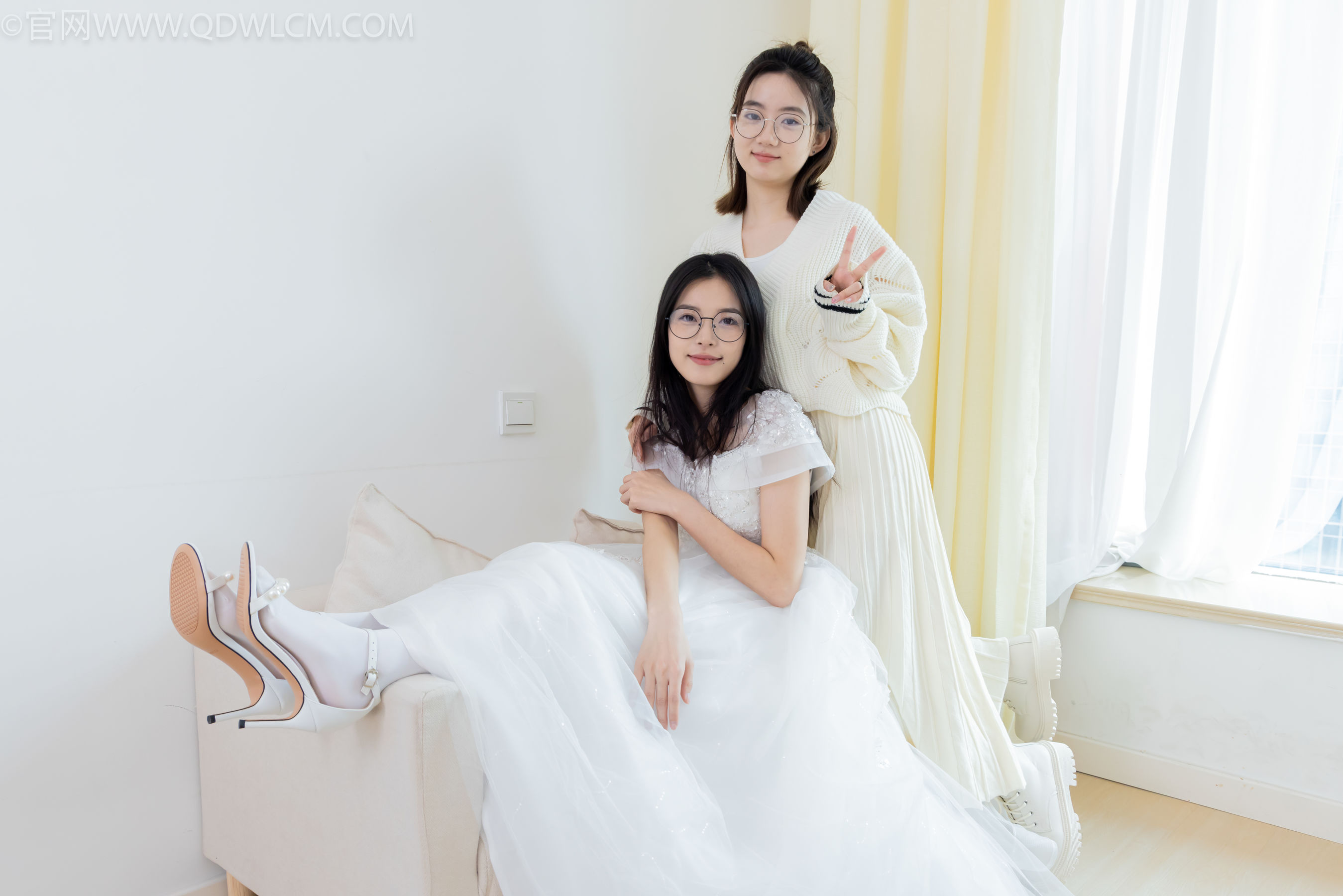 物恋传媒 No.2308 茯苓&欢欢 - 高跟鞋、马丁靴、厚白丝、厚肉丝、瑜伽动作、婚纱/(154P)