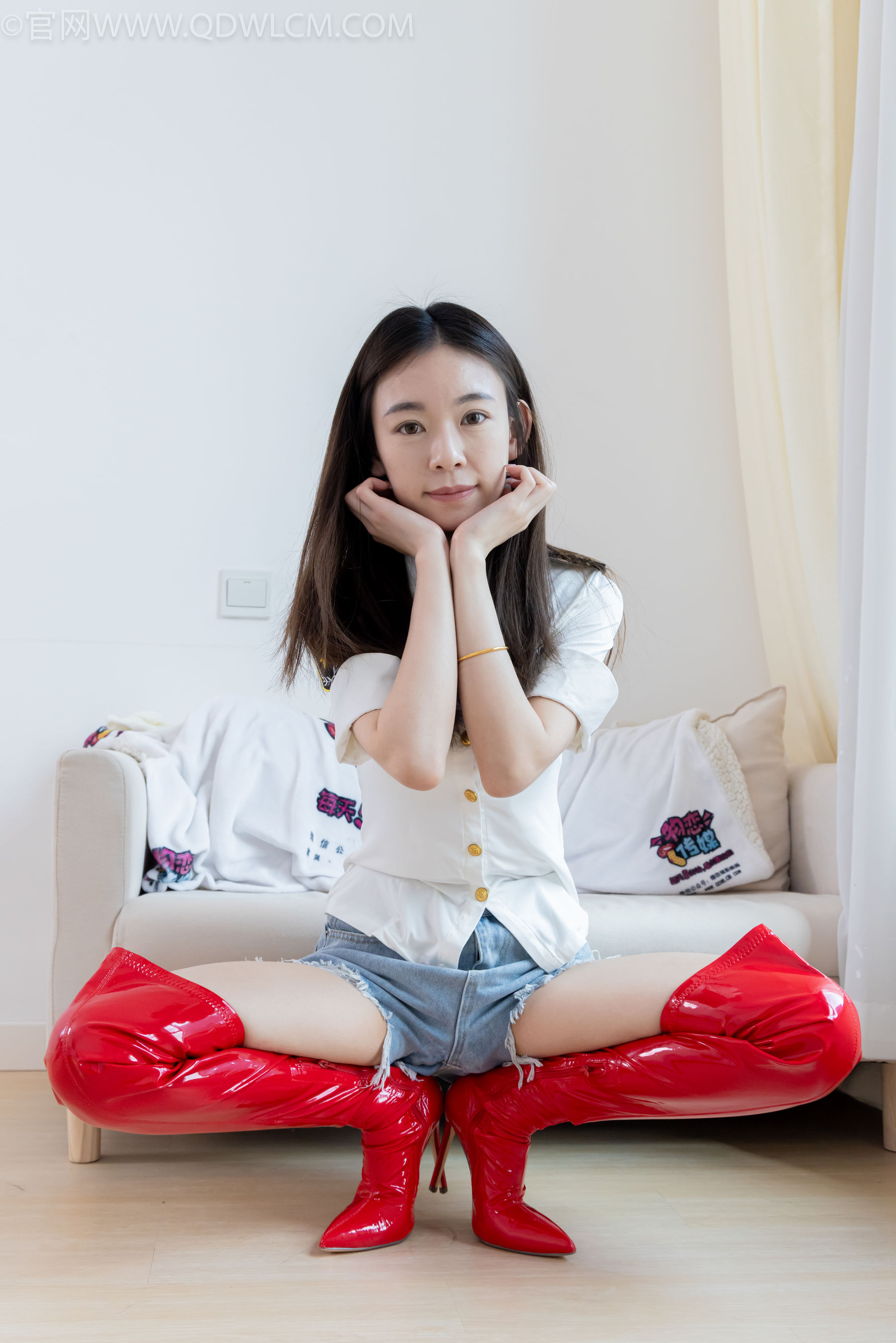 物恋传媒 No.2309 婷婷 - 高跟长靴、白棉袜、裸足/(173P)