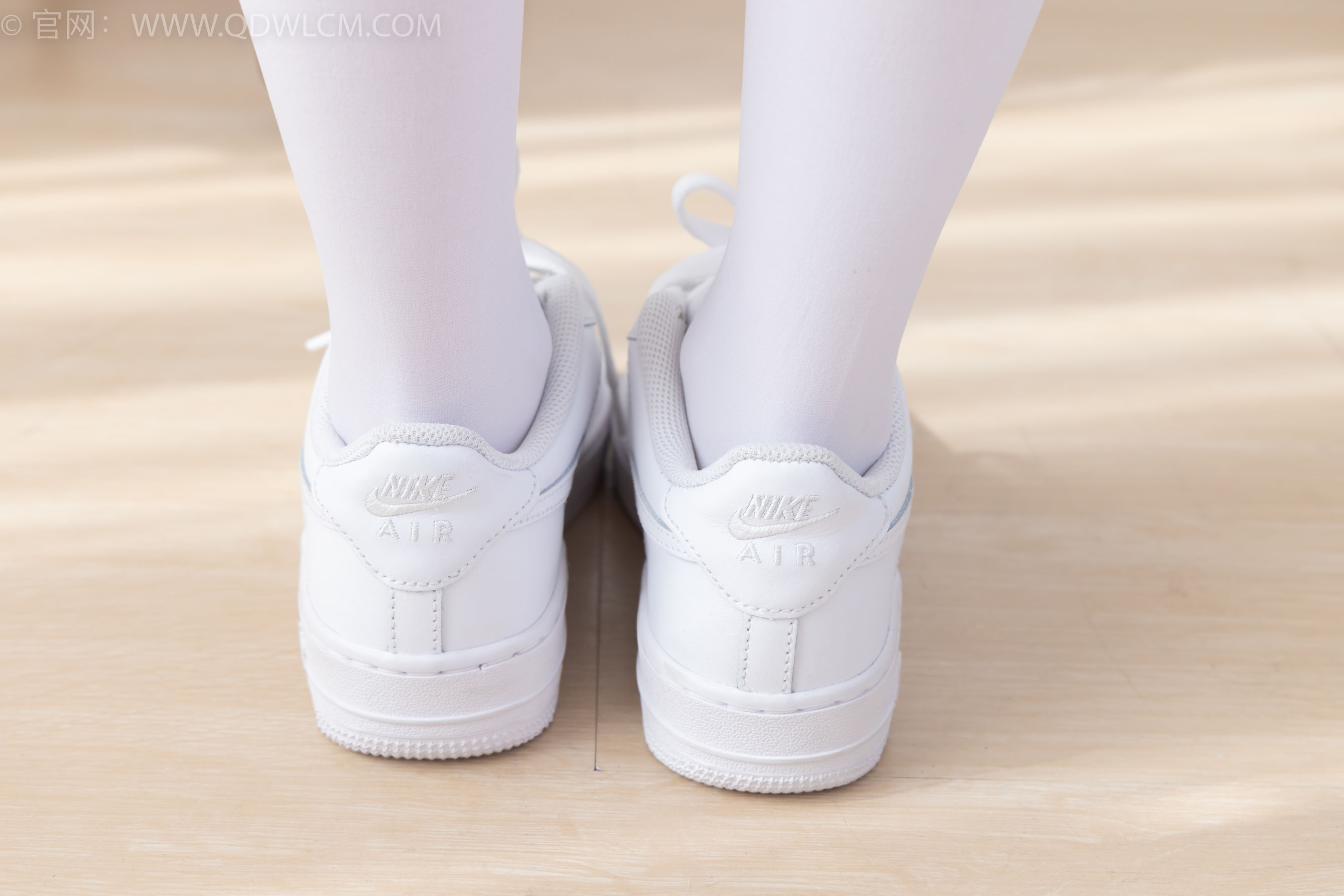 物恋传媒 No.2317 闪闪 - 板鞋、厚白丝、jk制服/(160P)