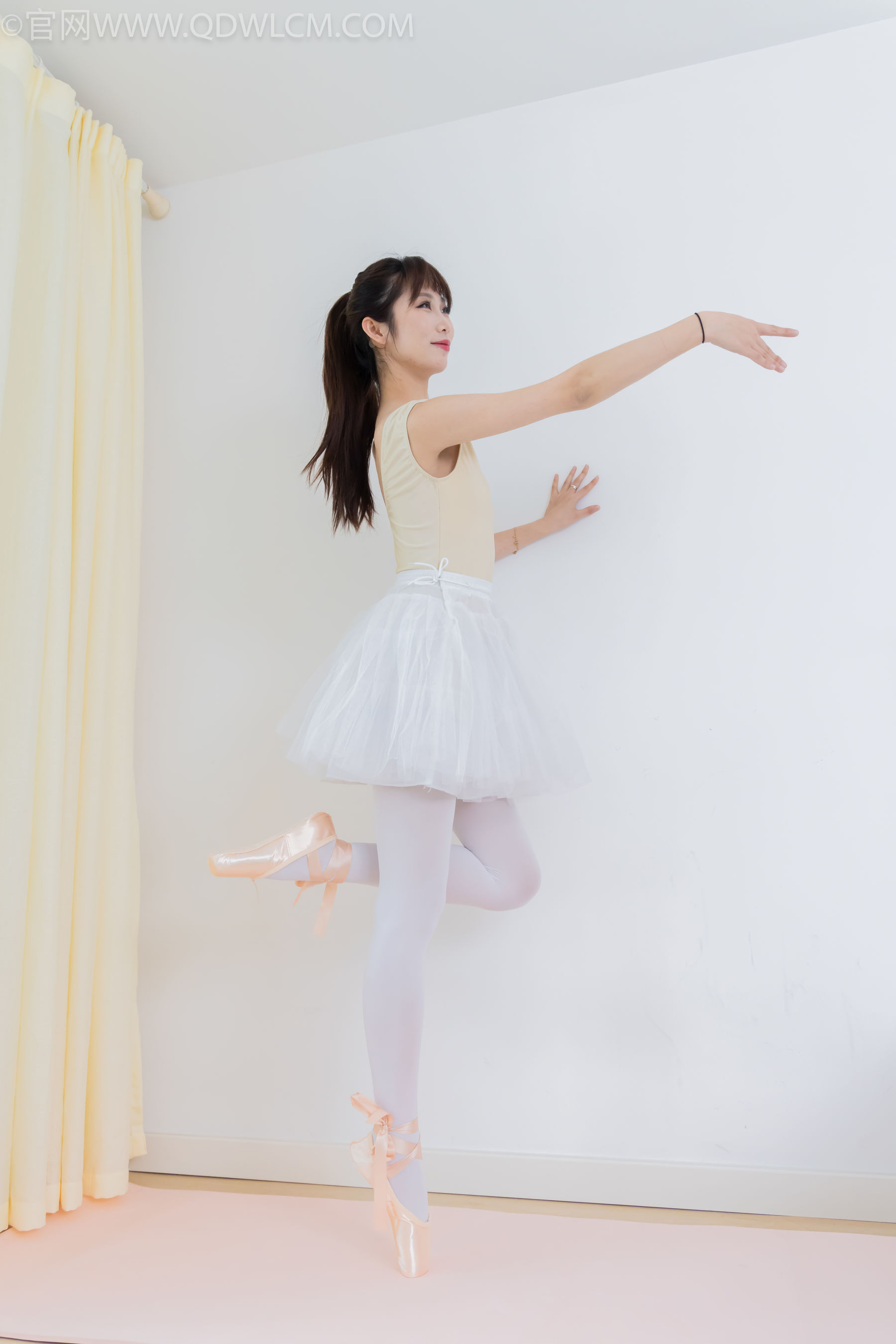 物恋传媒 No.2307 泡泡 - 芭蕾鞋、厚白丝、芭蕾动作、皮筋绑脚剧情/(166P)