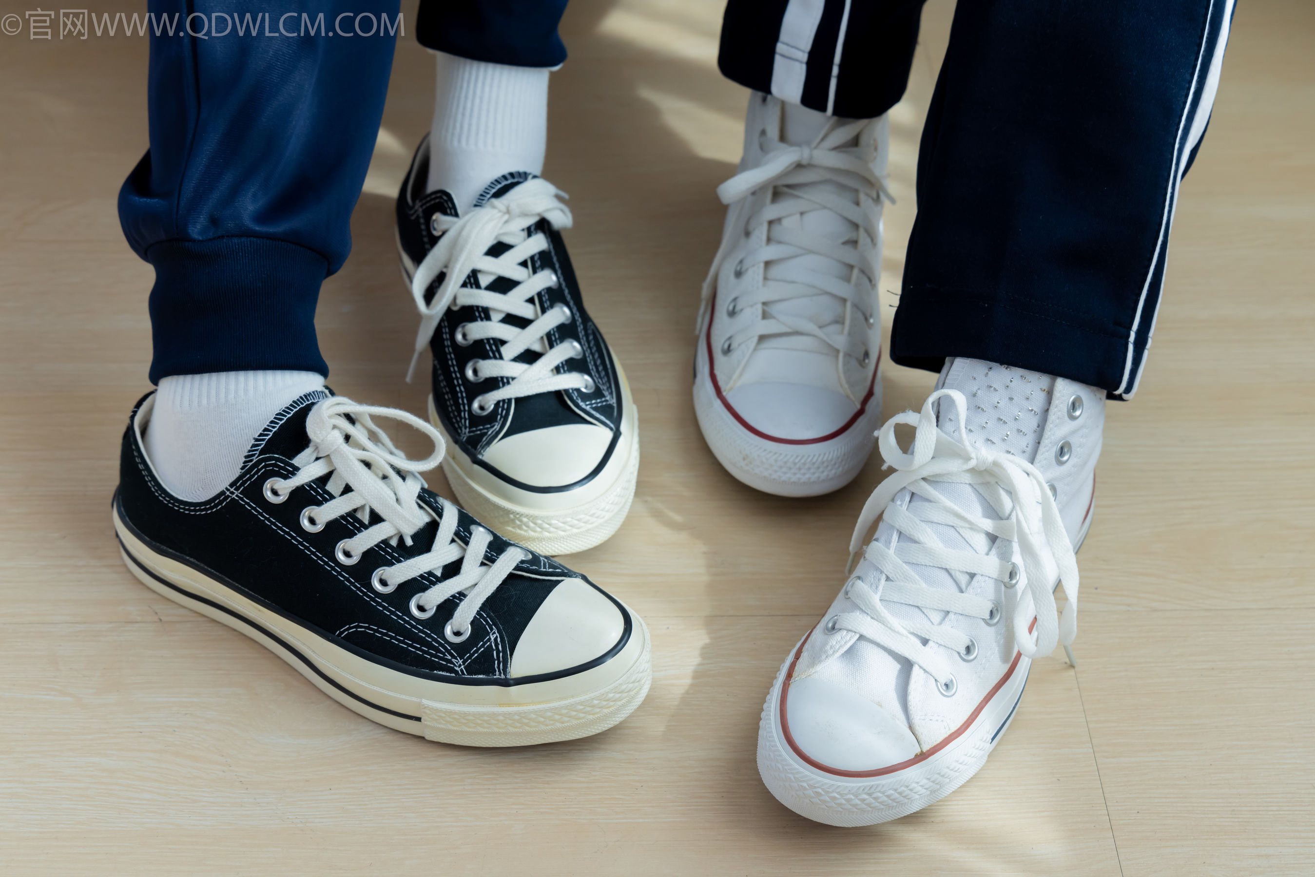 物恋传媒 No.2322 闪闪&青柠 - 帆布鞋、白棉袜、青柠薄肉丝、闪闪薄白丝/(168P)