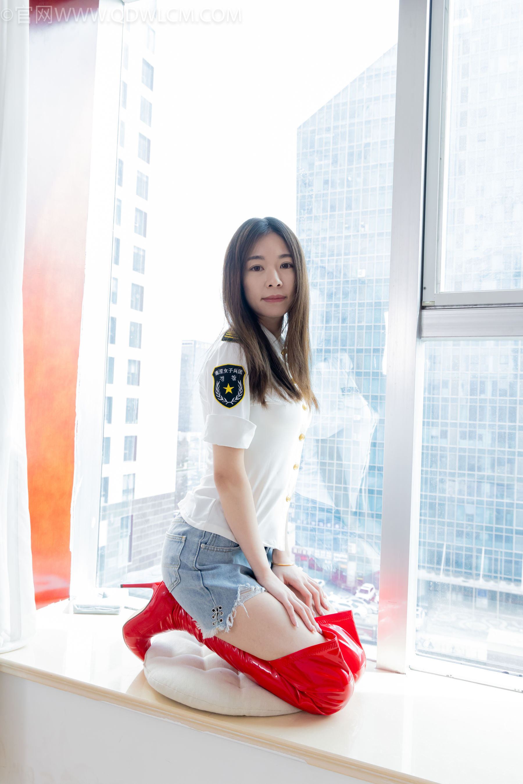 物恋传媒 No.2309 婷婷 - 高跟长靴、白棉袜、裸足/(173P)