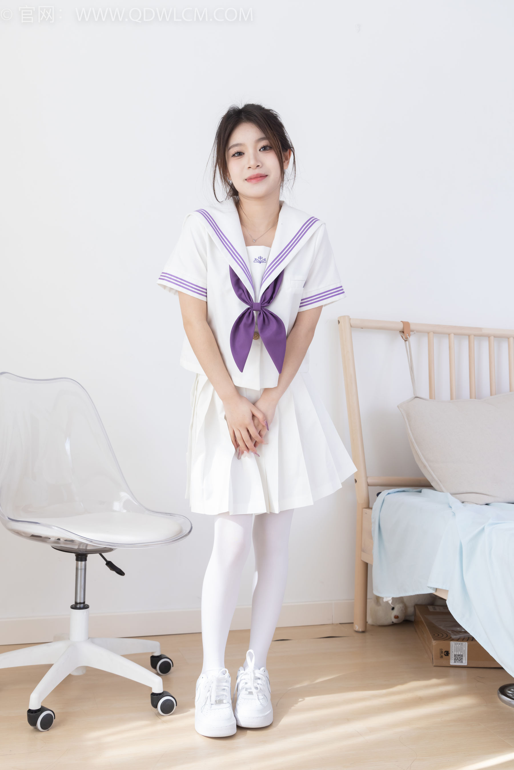 物恋传媒 No.2317 闪闪 - 板鞋、厚白丝、jk制服/(160P)