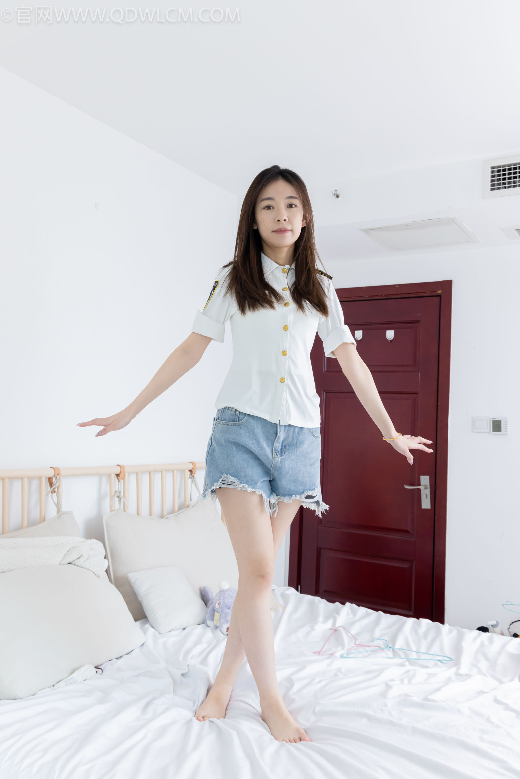 物恋传媒 No.2309 婷婷 - 高跟长靴、白棉袜、裸足/(173P)