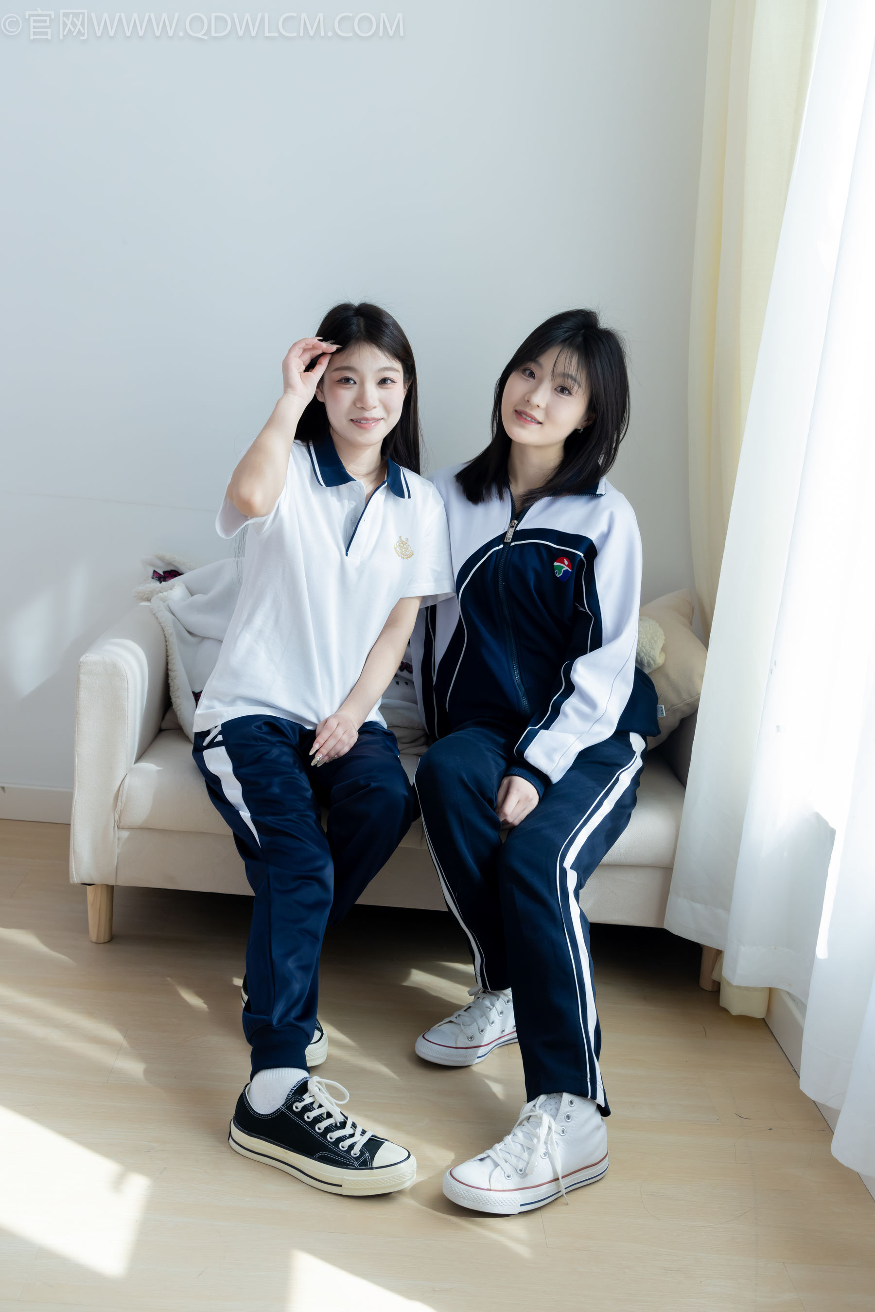 物恋传媒 No.2322 闪闪&青柠 - 帆布鞋、白棉袜、青柠薄肉丝、闪闪薄白丝/(168P)