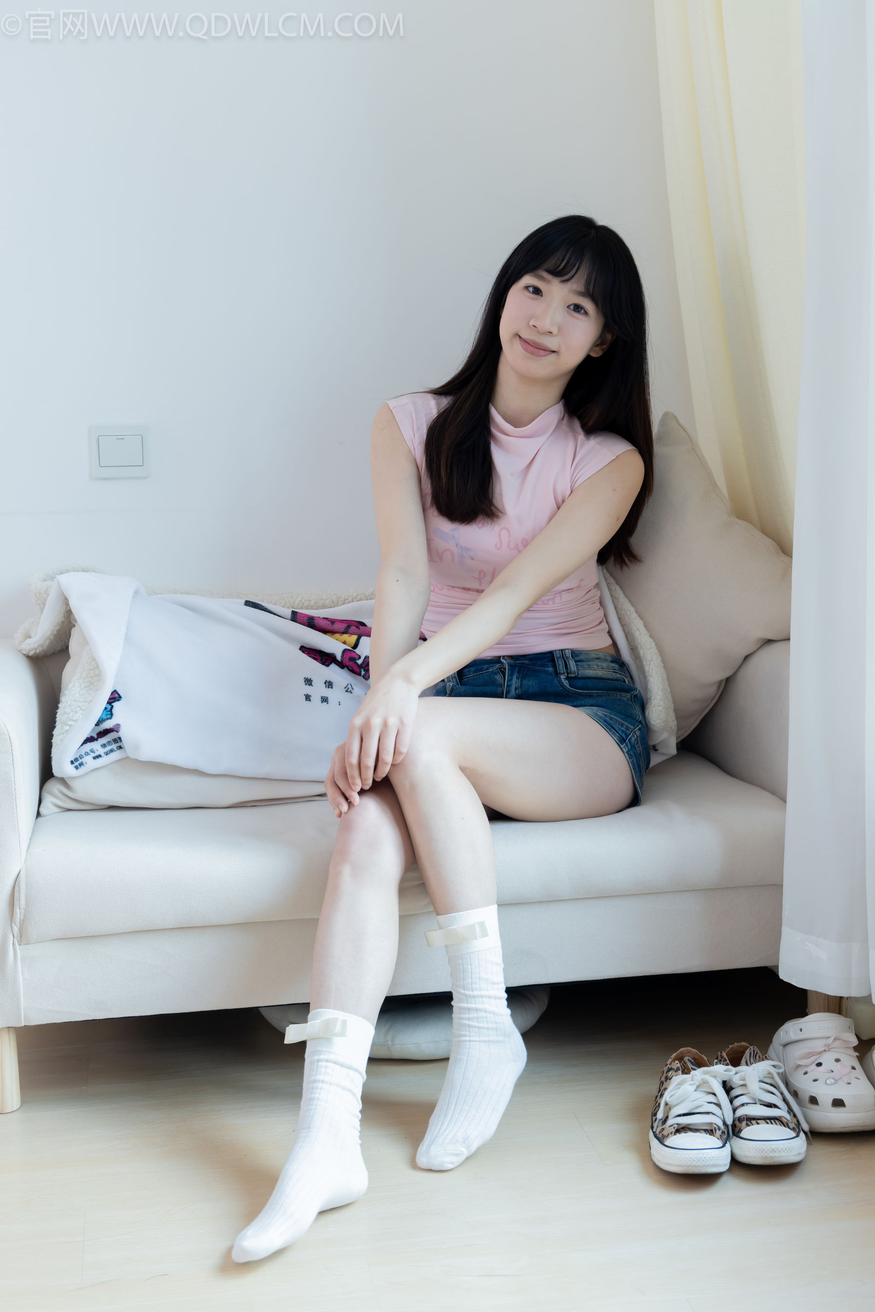 物恋传媒 No.2319 小左 - 帆布鞋、白棉袜、裸足/(155P)