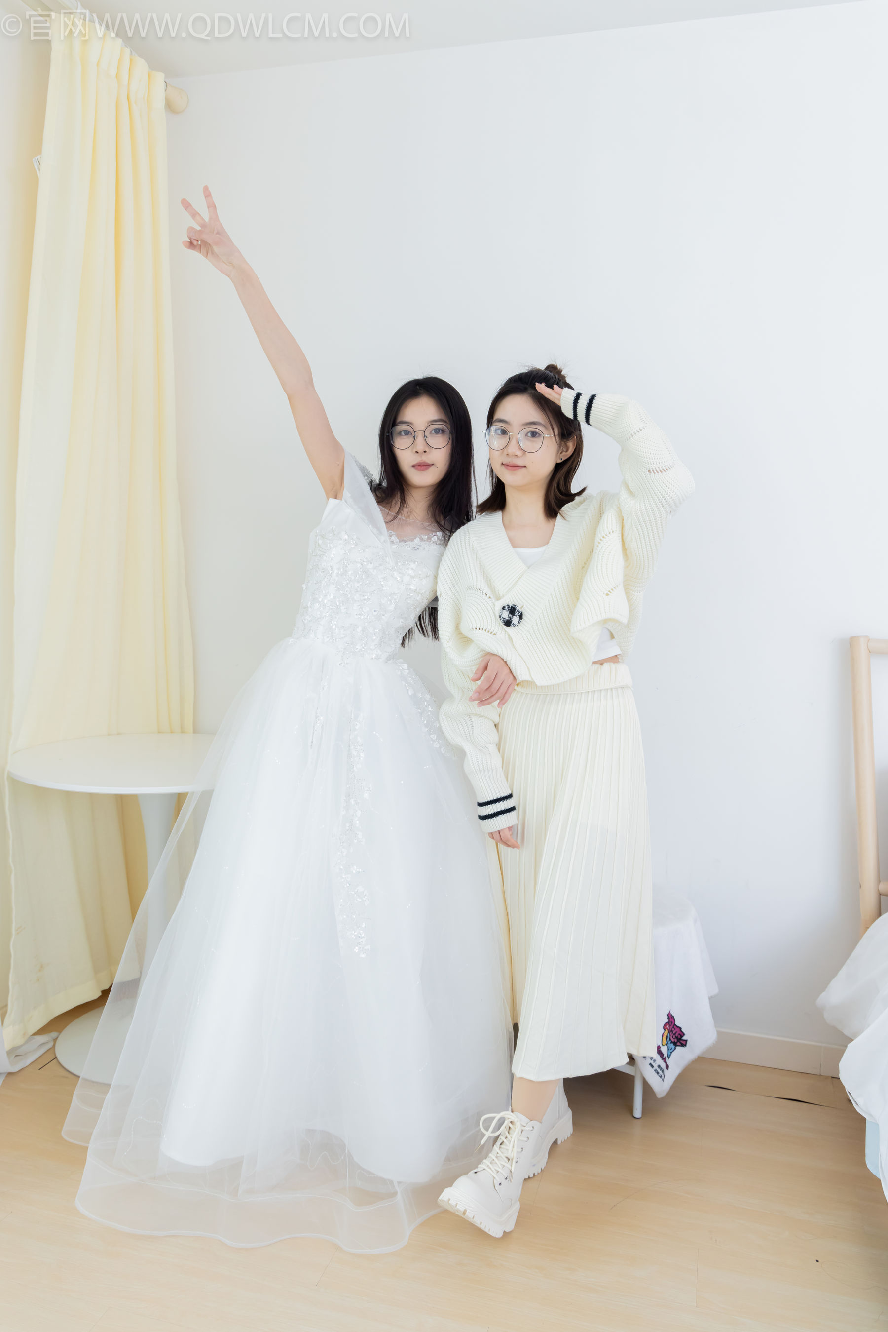 物恋传媒 No.2308 茯苓&欢欢 - 高跟鞋、马丁靴、厚白丝、厚肉丝、瑜伽动作、婚纱/(154P)