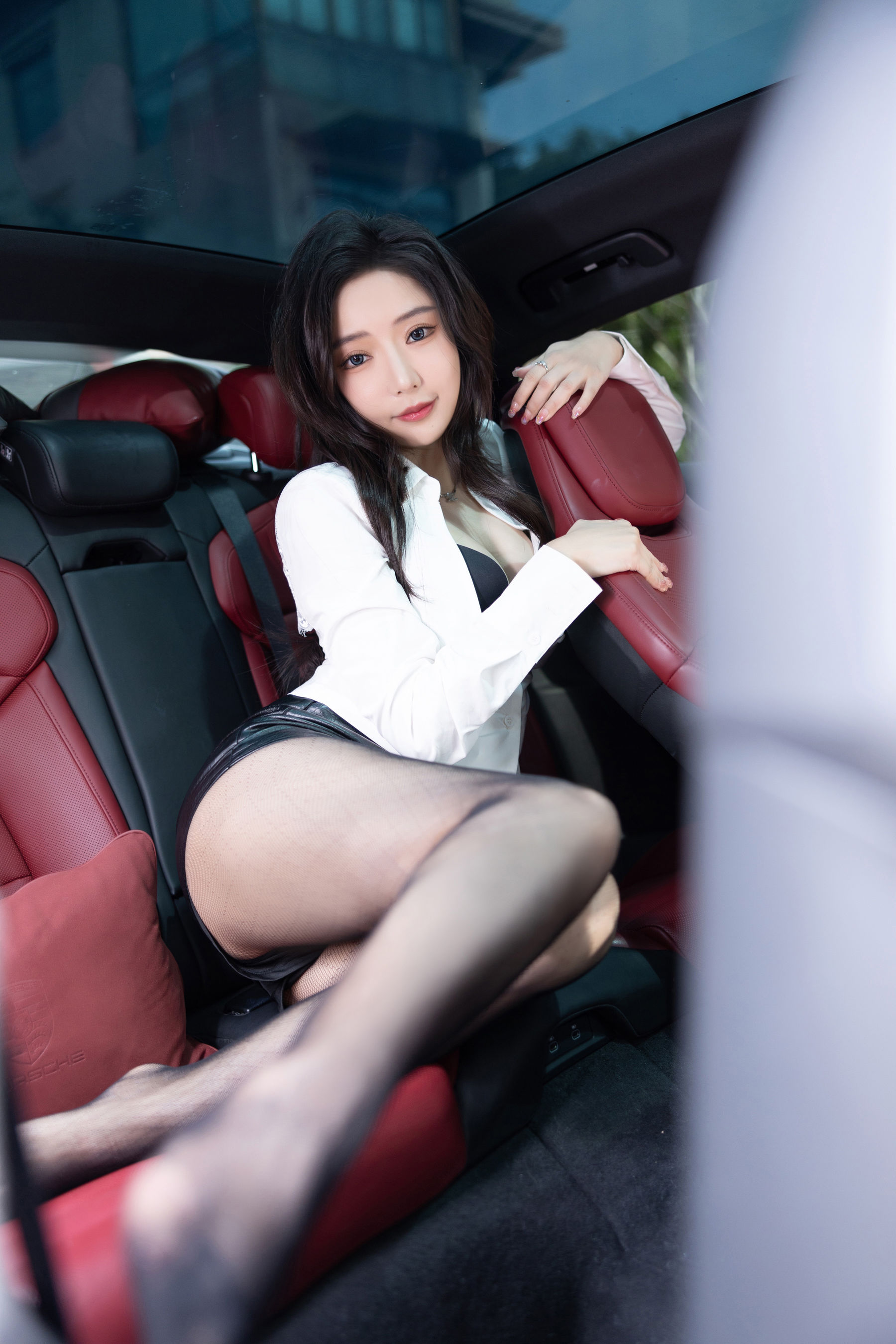 王馨瑶 - 白色露背衬衣/(100P)