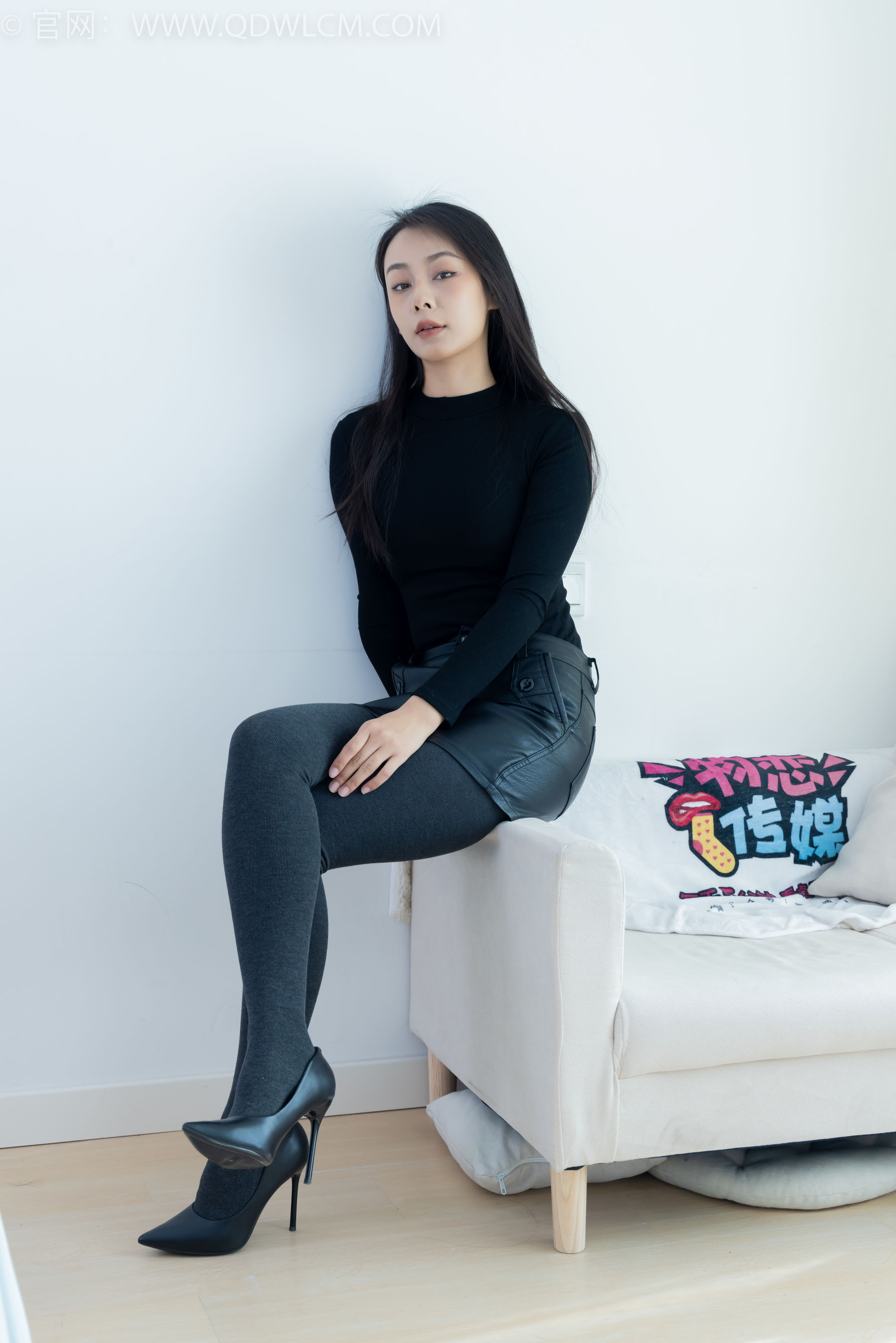 物恋传媒 No.2313 岚岚 - 高跟鞋、厚灰丝/(180P)