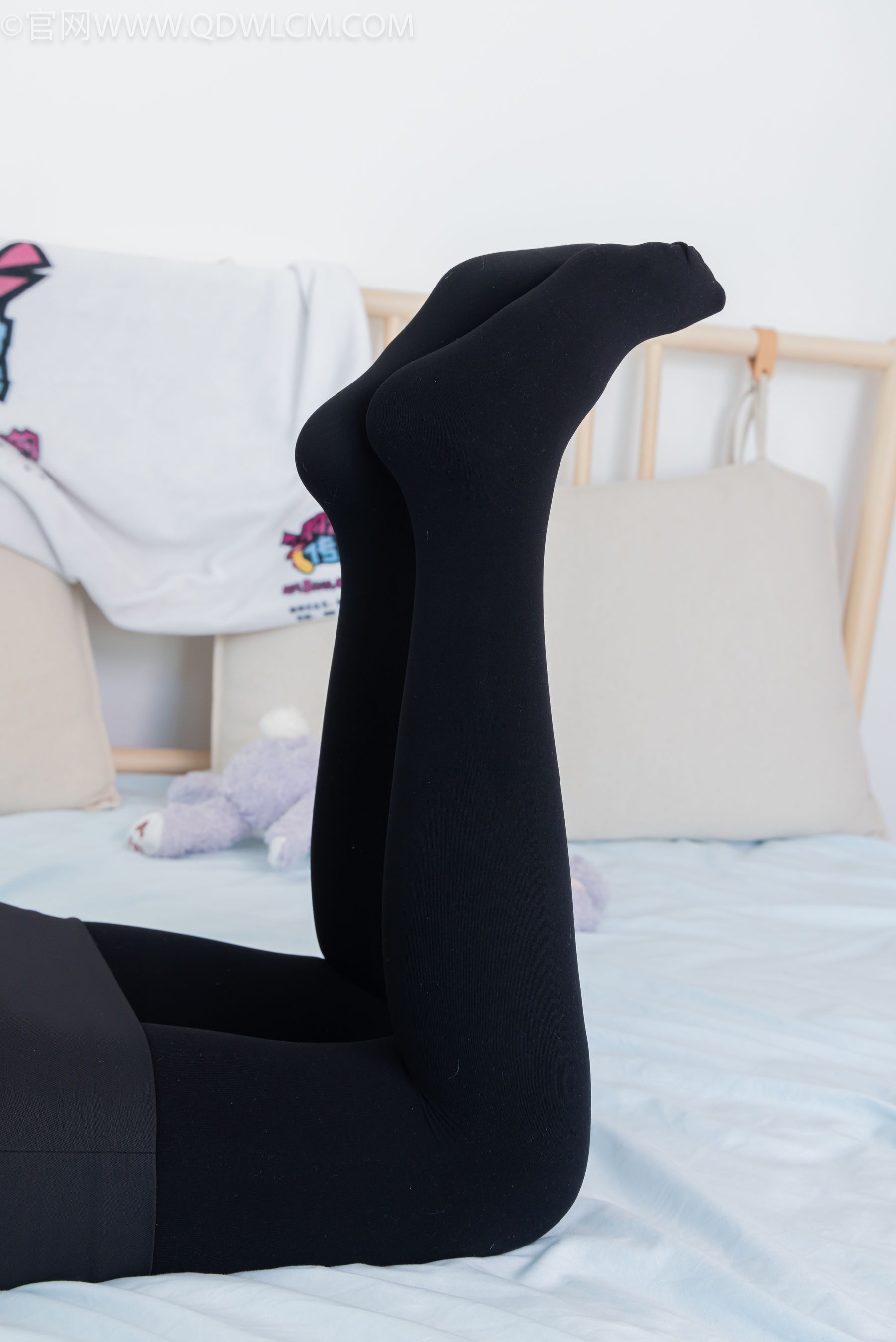 物恋传媒 No.2318 菜菜 - OL制服、高跟鞋、三双厚黑丝叠穿、袜腰展示/(177P)