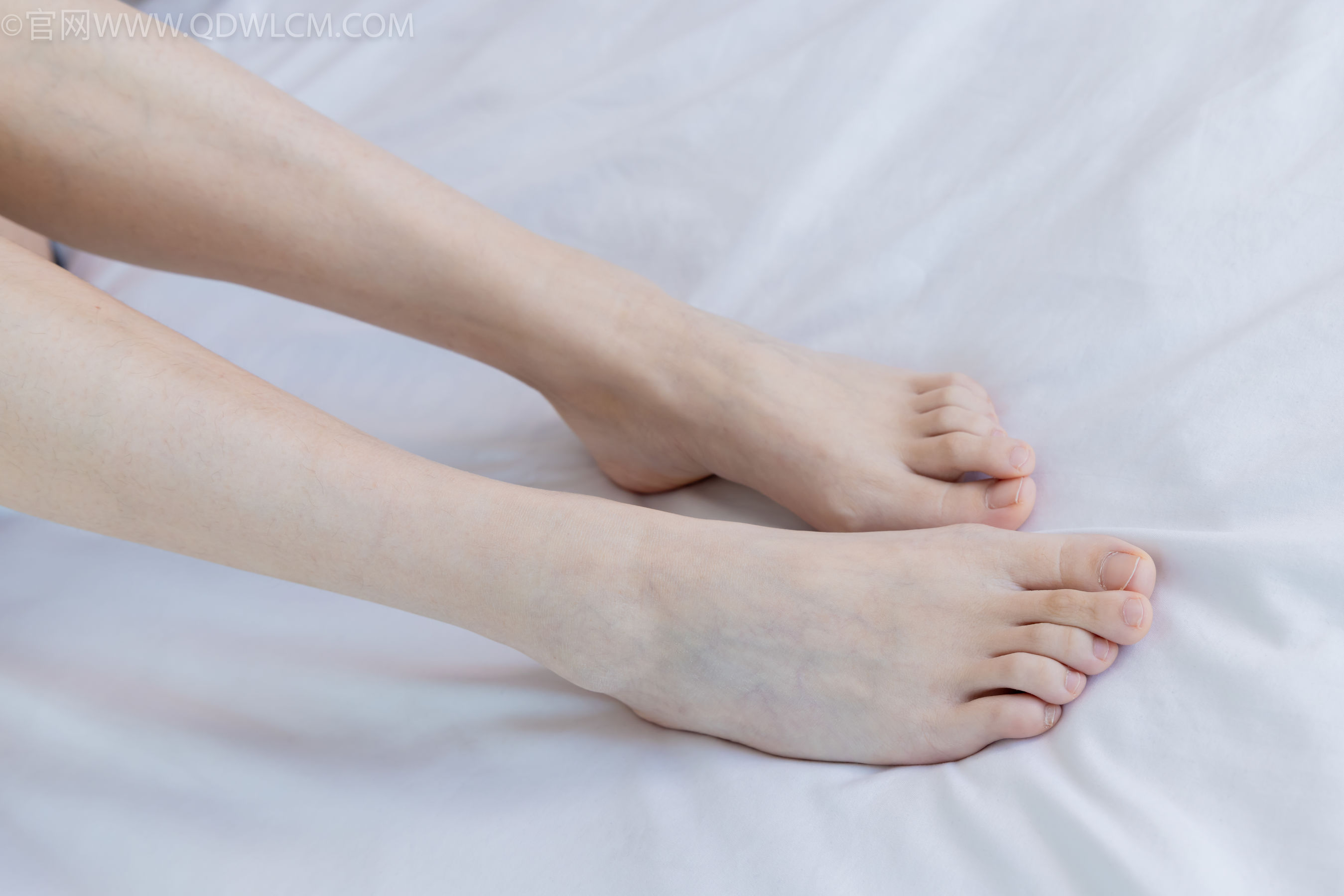 物恋传媒 No.2319 小左 - 帆布鞋、白棉袜、裸足/(155P)