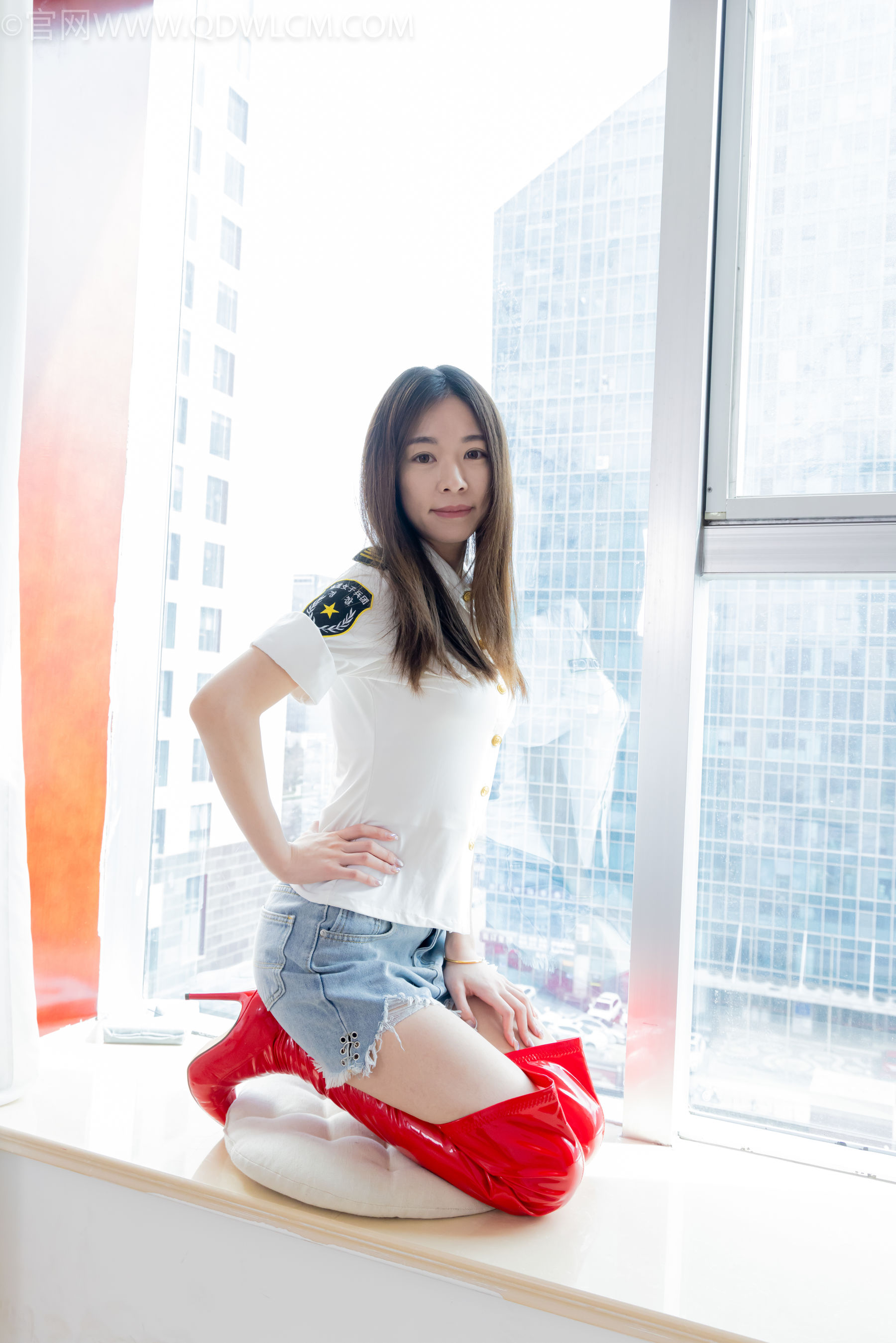 物恋传媒 No.2309 婷婷 - 高跟长靴、白棉袜、裸足/(173P)