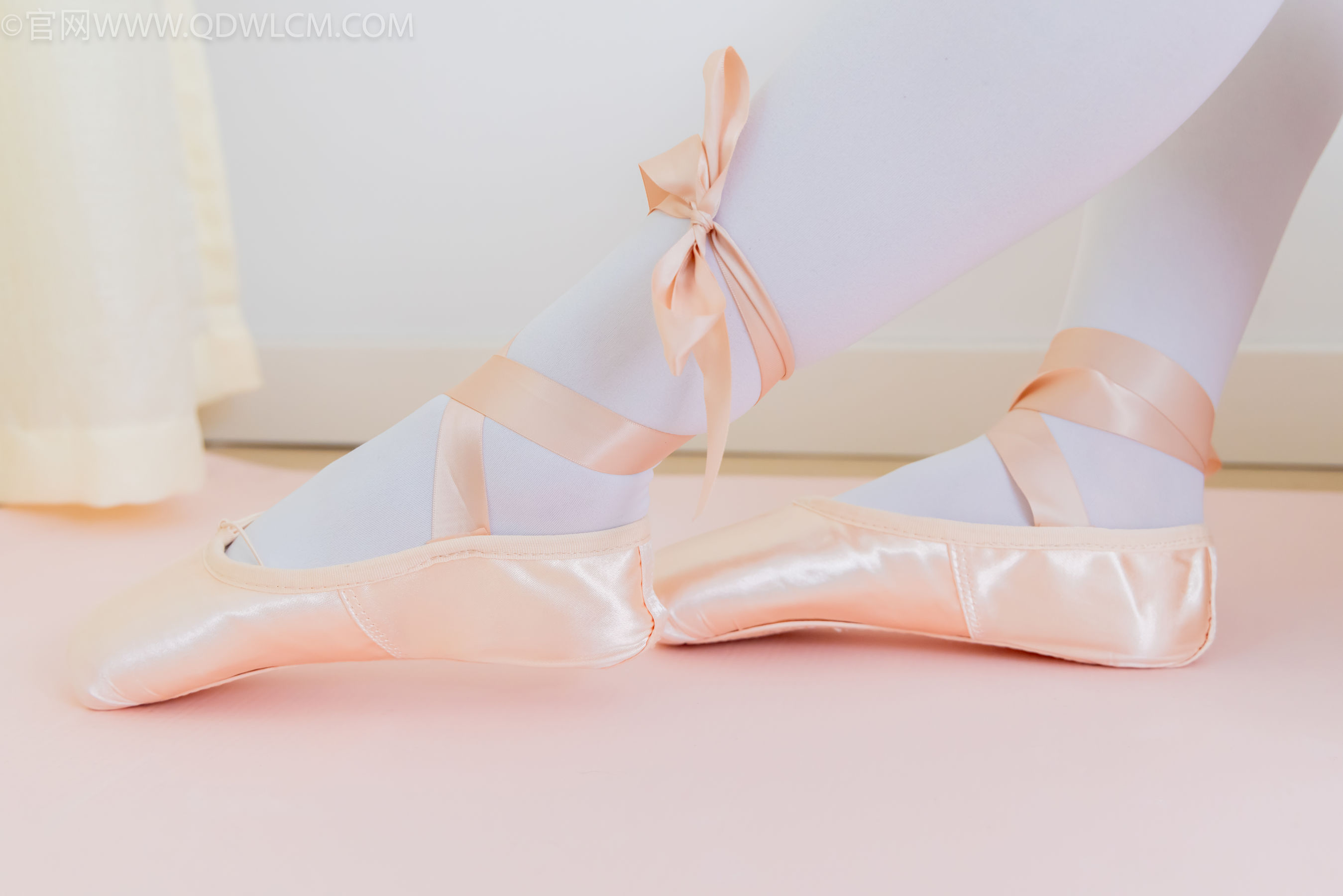 物恋传媒 No.2307 泡泡 - 芭蕾鞋、厚白丝、芭蕾动作、皮筋绑脚剧情/(166P)