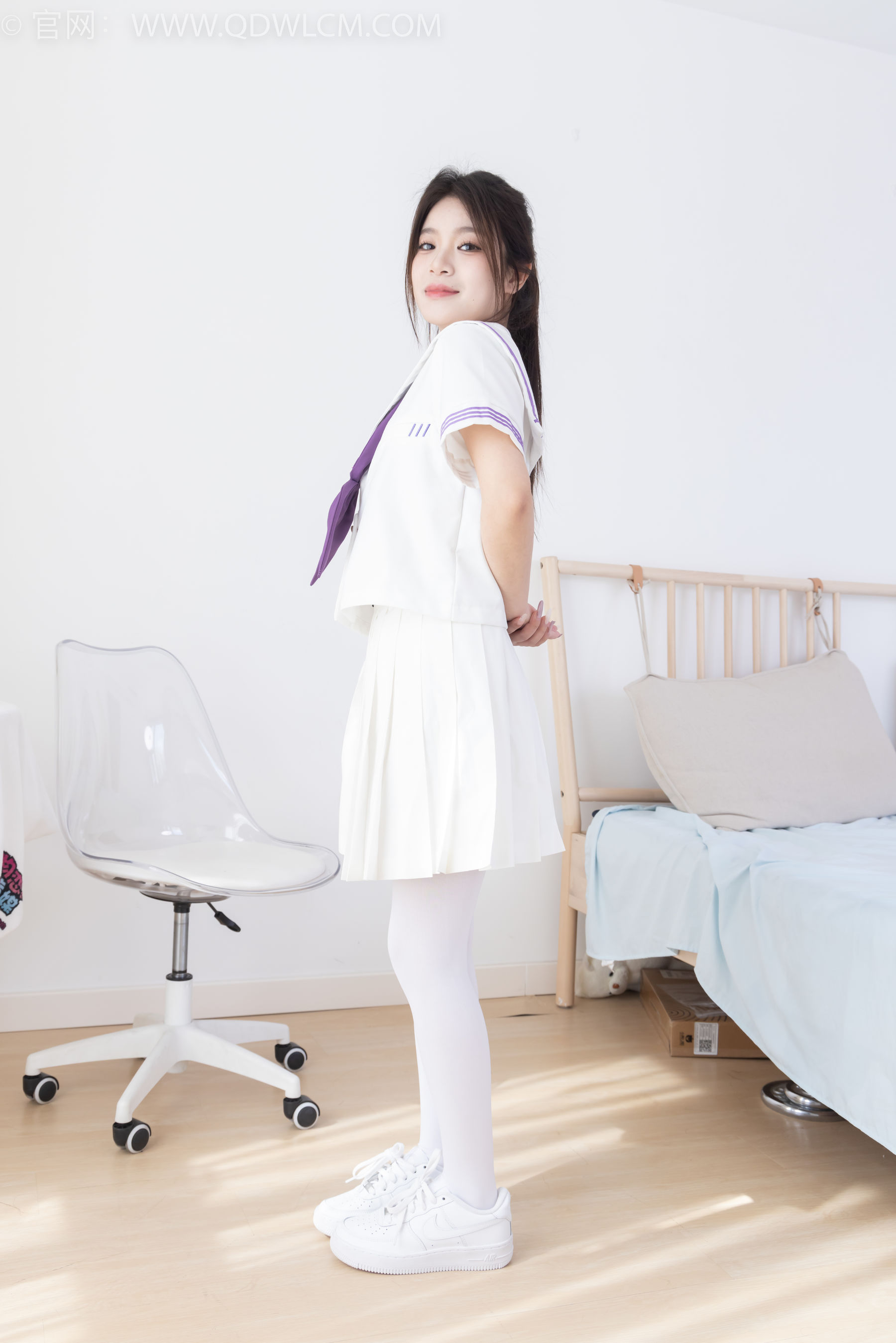 物恋传媒 No.2317 闪闪 - 板鞋、厚白丝、jk制服/(160P)