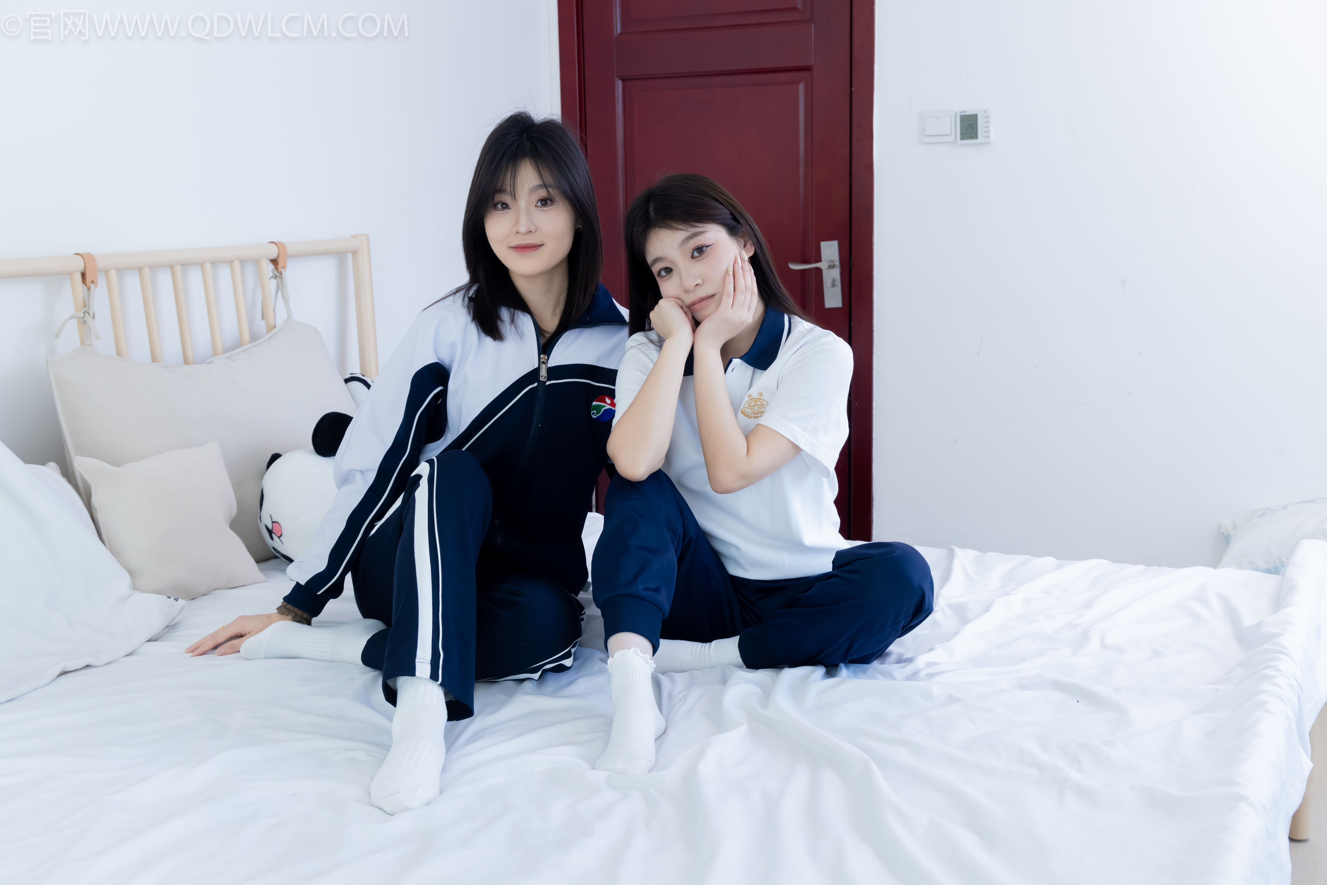 物恋传媒 No.2322 闪闪&青柠 - 帆布鞋、白棉袜、青柠薄肉丝、闪闪薄白丝/(168P)