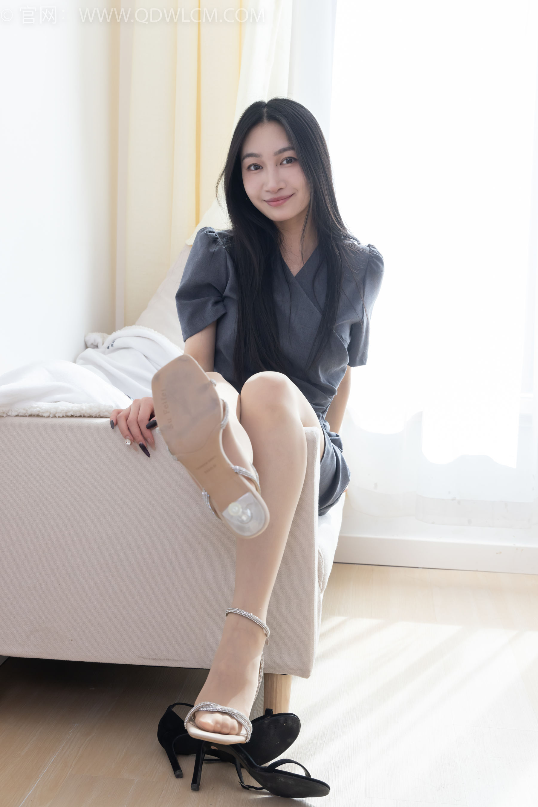 物恋传媒 No.2316 小影 - 三双高跟鞋、薄肉丝、裸足/(170P)